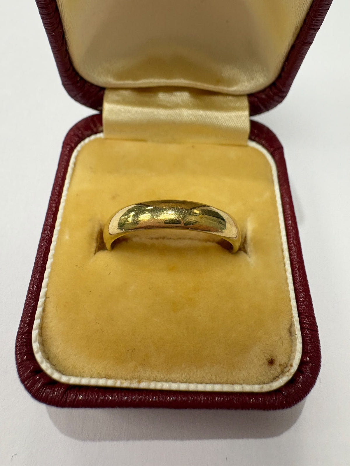 pre-loved wedding band, second hand 18ct gold ring, vintage wedding ring, pre-owned wedding band UK, 18ct gold court ring Harrogate