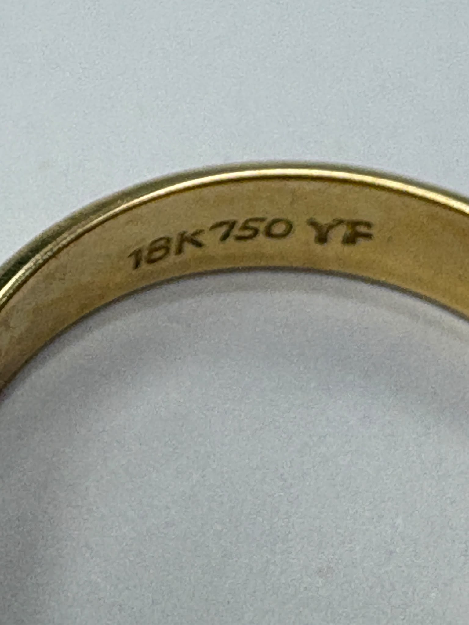 pre-loved wedding band, second hand 18ct gold ring, vintage wedding ring, pre-owned wedding band UK, 18ct gold court ring