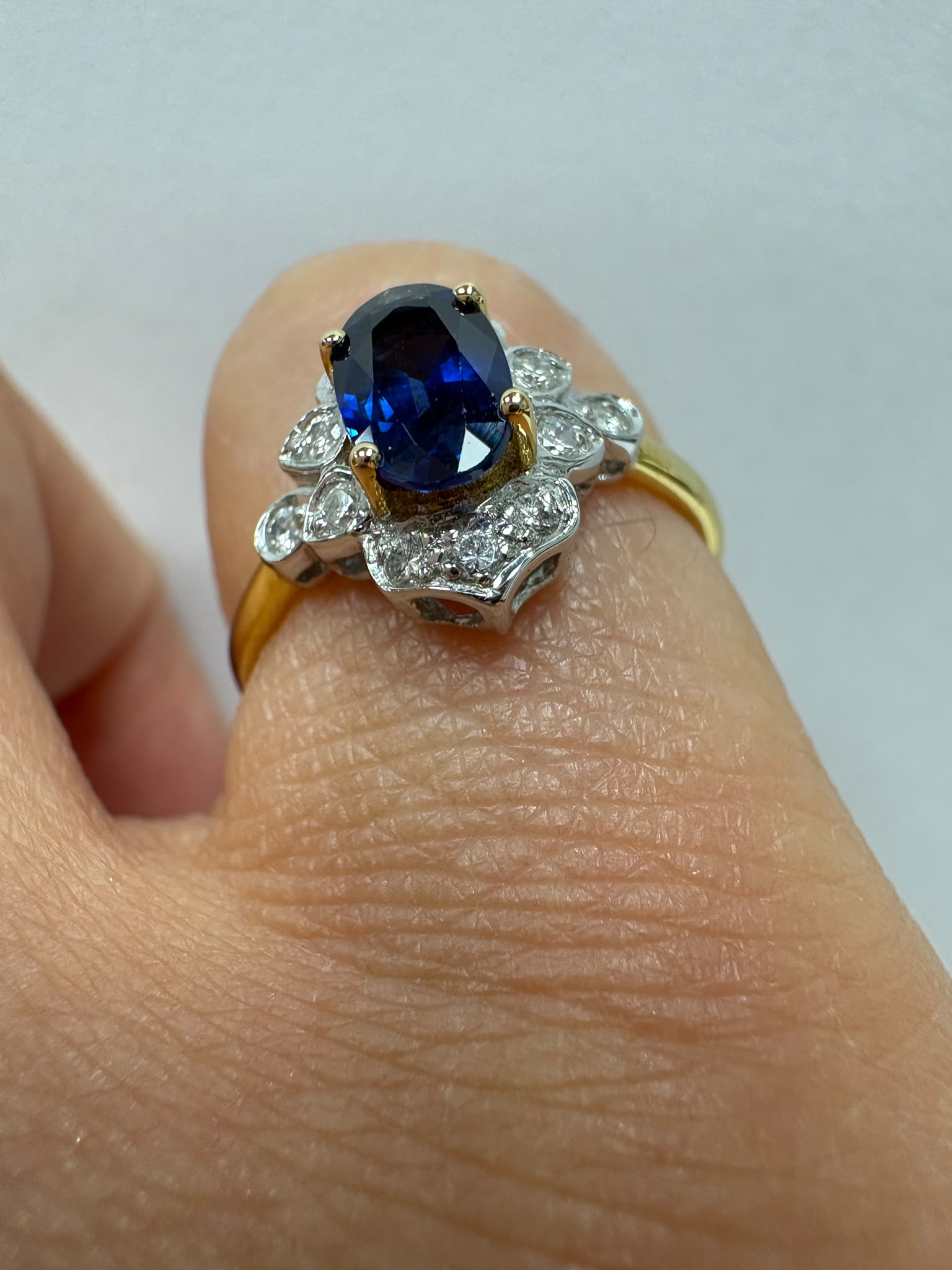 sapphire diamond cluster ring, vintage sapphire engagement ring, pre-loved 18ct gold ring Harrogate, sapphire halo ring Yorkshire, second hand engagement ring Leeds York