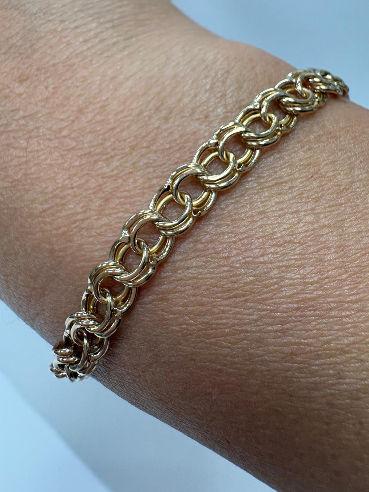 pre-loved gold bracelet, vintage T-bar bracelet, second hand 9ct gold bracelet UK, double curb link bracelet, pre-owned gold jewellery, Italian gold bracelet, vintage bracelet for sale UK, second hand fine jewellery UK, statement chain bracelet