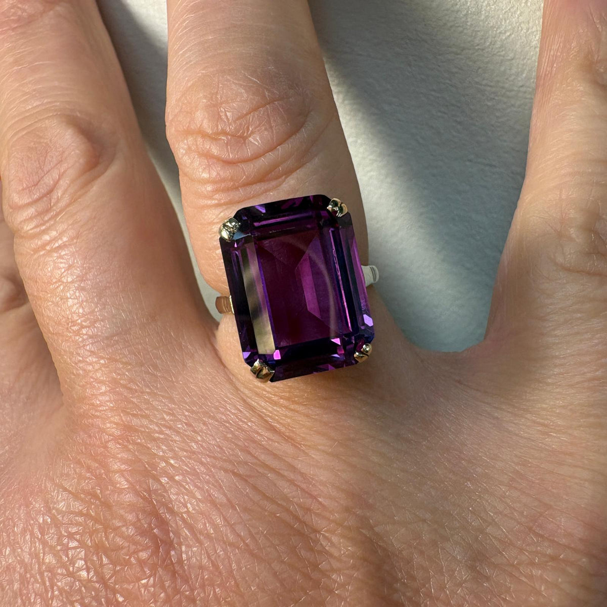 vintage amethyst ring, emerald cut amethyst ring, large amethyst ring UK, 9ct gold amethyst ring, amethyst cocktail ring, February birthstone ring, vintage cocktail ring UK, pre-loved amethyst ring