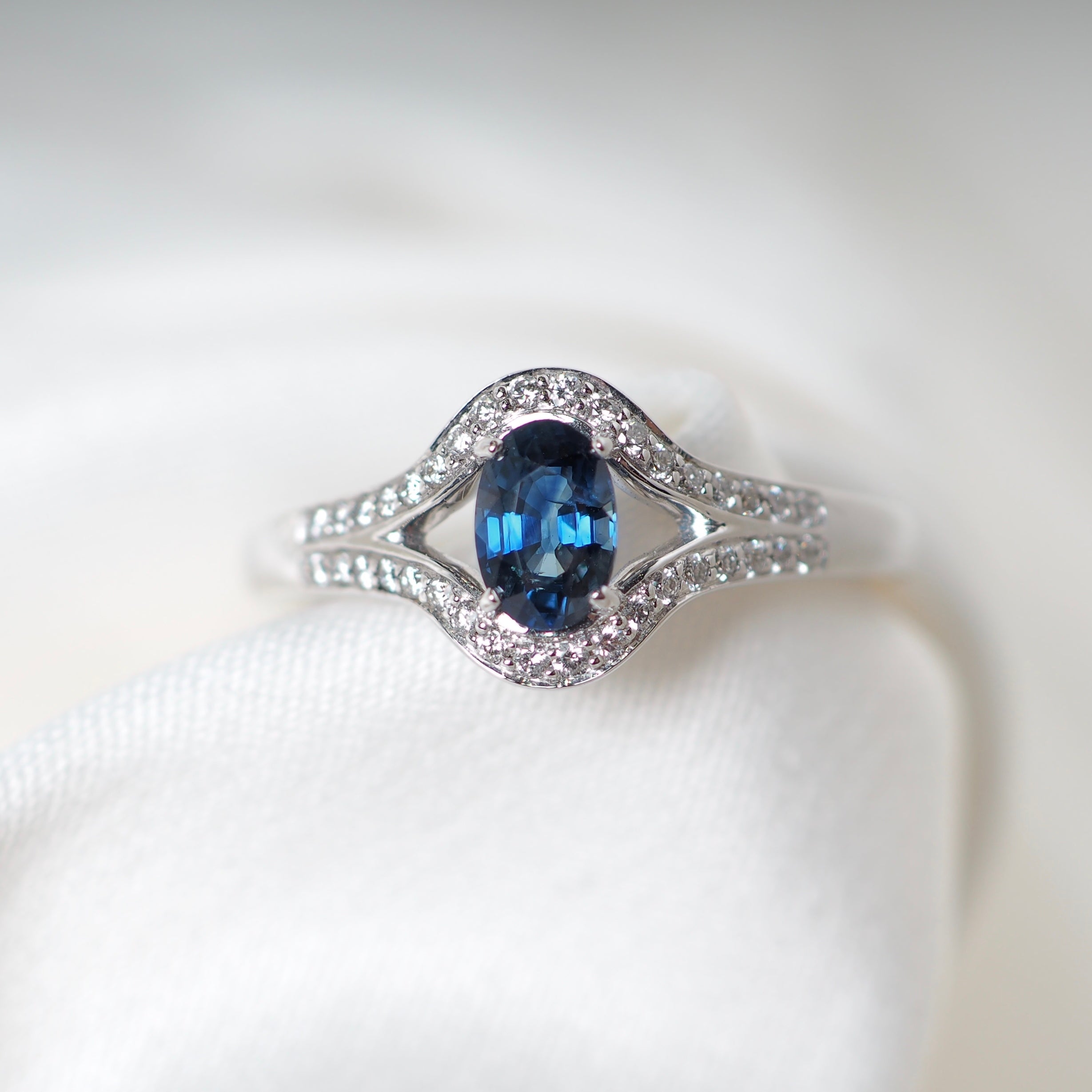 OVAL SAPPHIRE & DIAMOND RING WITH SPLIT SHOULDERS - Fogal & Barnes