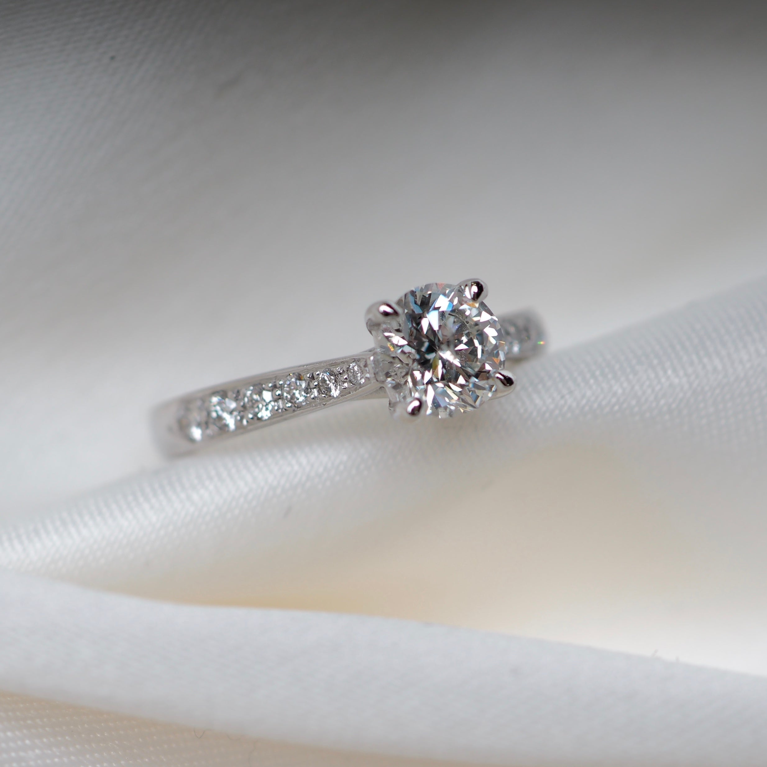 ROUND BRILLIANT DIAMOND SOLITAIRE PAVE BAND ENGAGEMENT RING - Fogal & Barnes