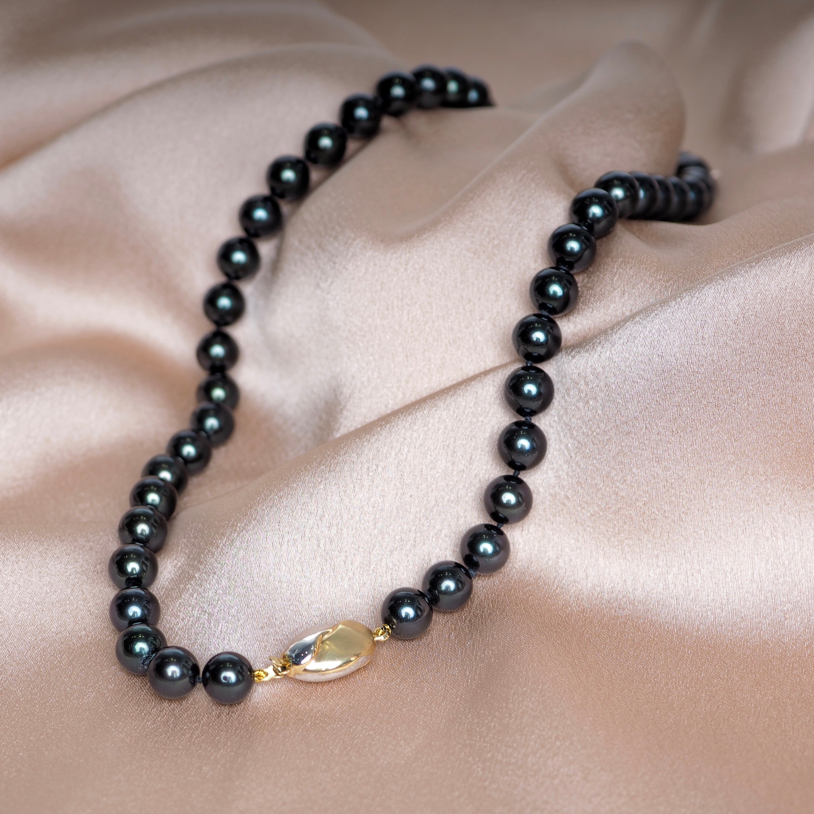 BLACK AKOYA PEARL NECKLACE