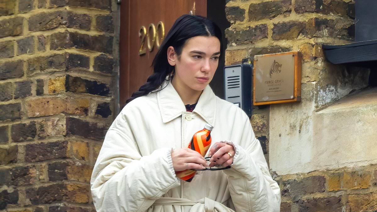 Dua Lipa engaged, Dua Lipa ring, celebrity engagement rings 2025, London engagement rings, round brilliant diamond rings, engagement rings Harrogate, Yorkshire jewellers, Dua Lipa Callum Turner engaged, winter engagement rings