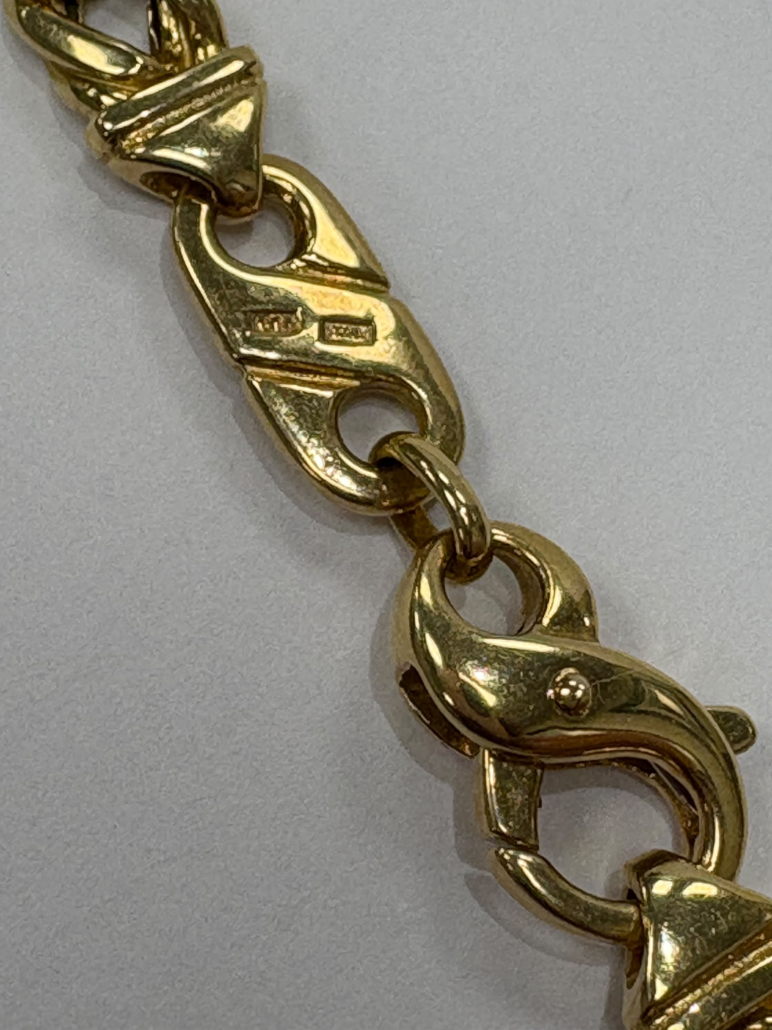 18ct gold curb chain, double curb link necklace, statement gold chain, heavy 18ct gold necklace, pre-loved gold chain UK, second hand 18ct gold chain Harrogate, 18 inch gold necklace, vintage gold curb chain