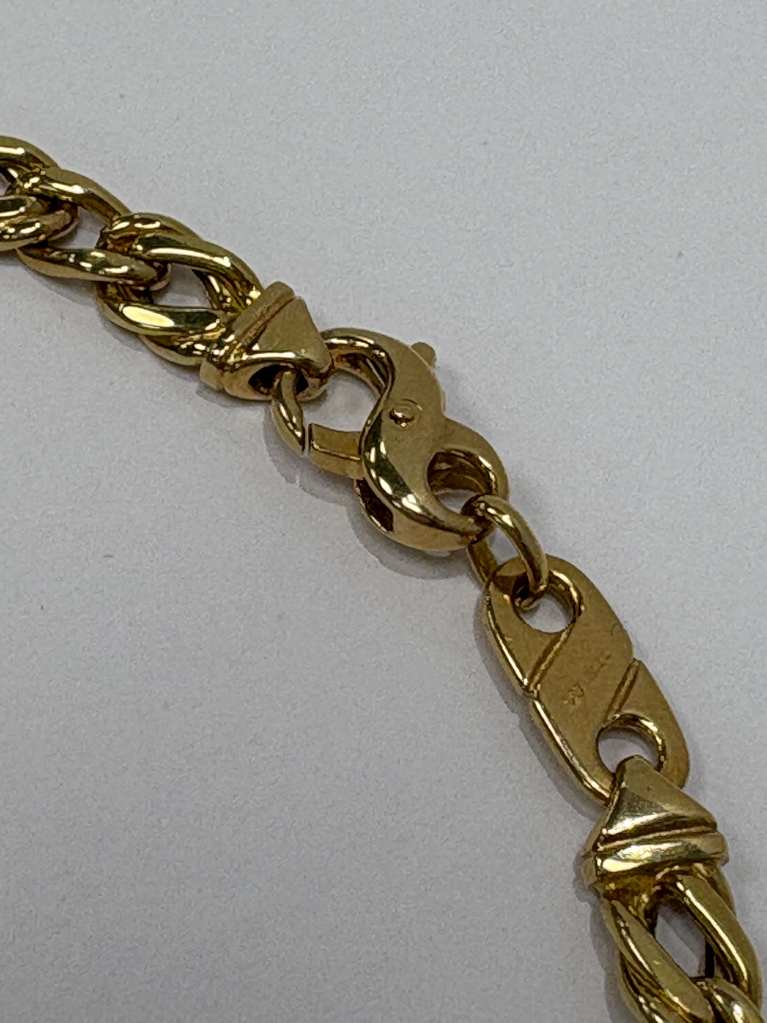 18ct gold curb chain, double curb link necklace, statement gold chain, heavy 18ct gold necklace, pre-loved gold chain UK, second hand 18ct gold chain Harrogate, 18 inch gold necklace, vintage gold curb chain