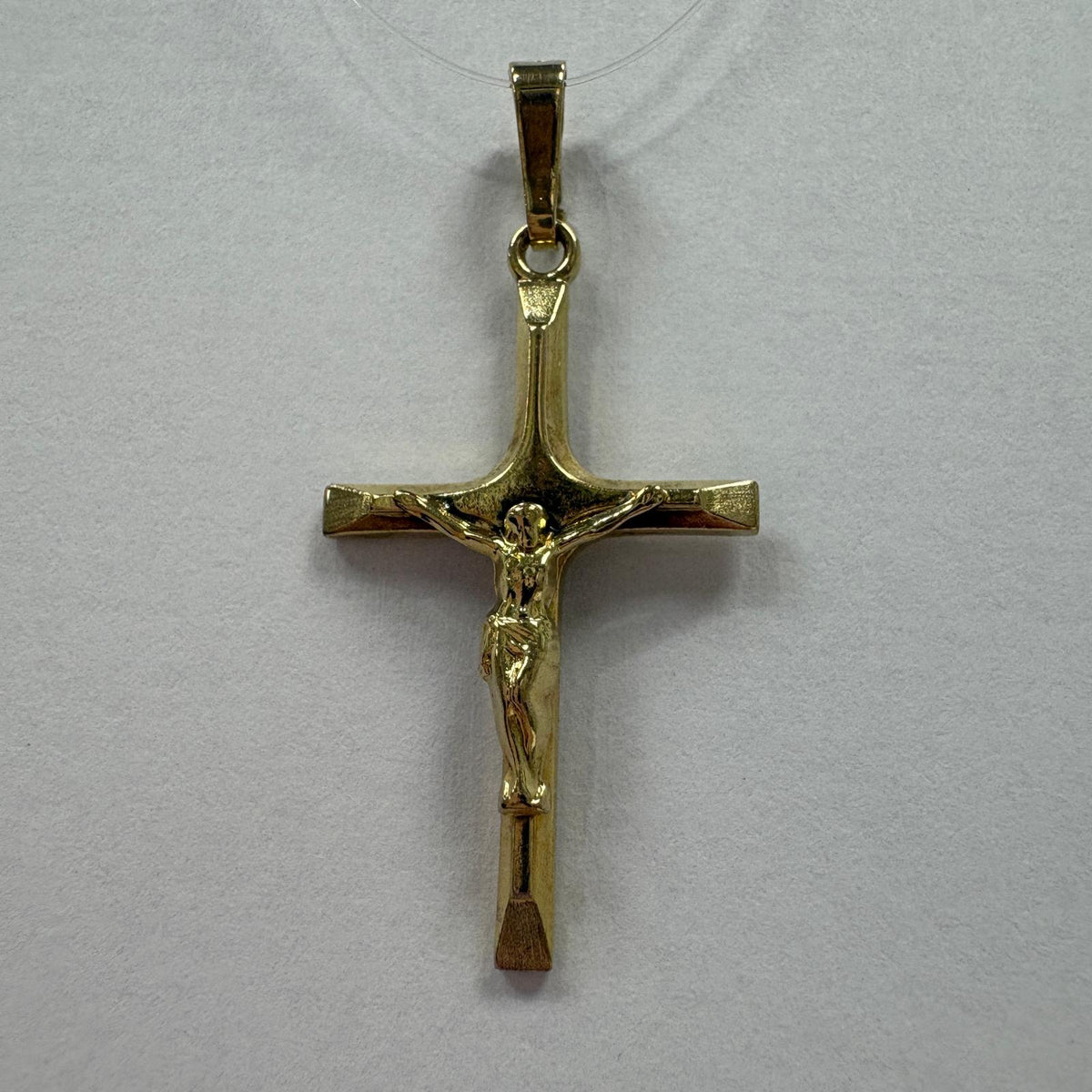 9ct gold crucifix, gold crucifix pendant UK, gold cross necklace, christening gift gold, first holy communion gift, confirmation gift cross, pre-loved gold cross, second hand crucifix