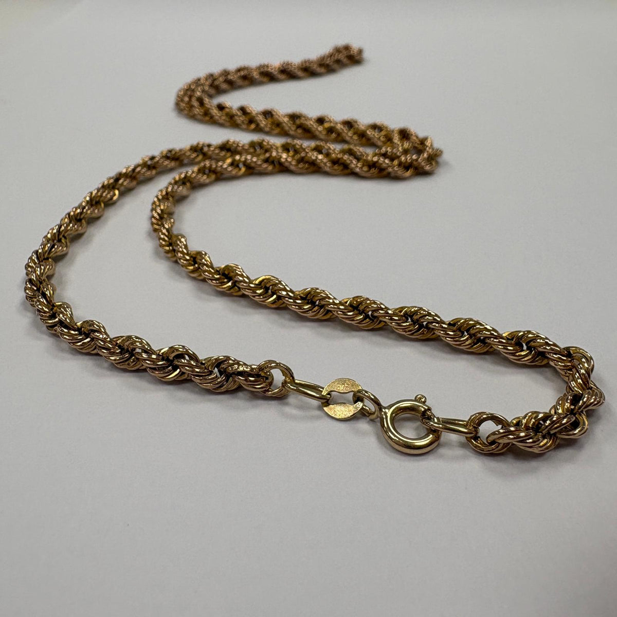 9ct gold rope chain, gold rope necklace UK, graduated rope chain, 22 inch gold chain, pre-loved gold chain, layering gold necklace, second hand gold rope chain, women’s gold chain