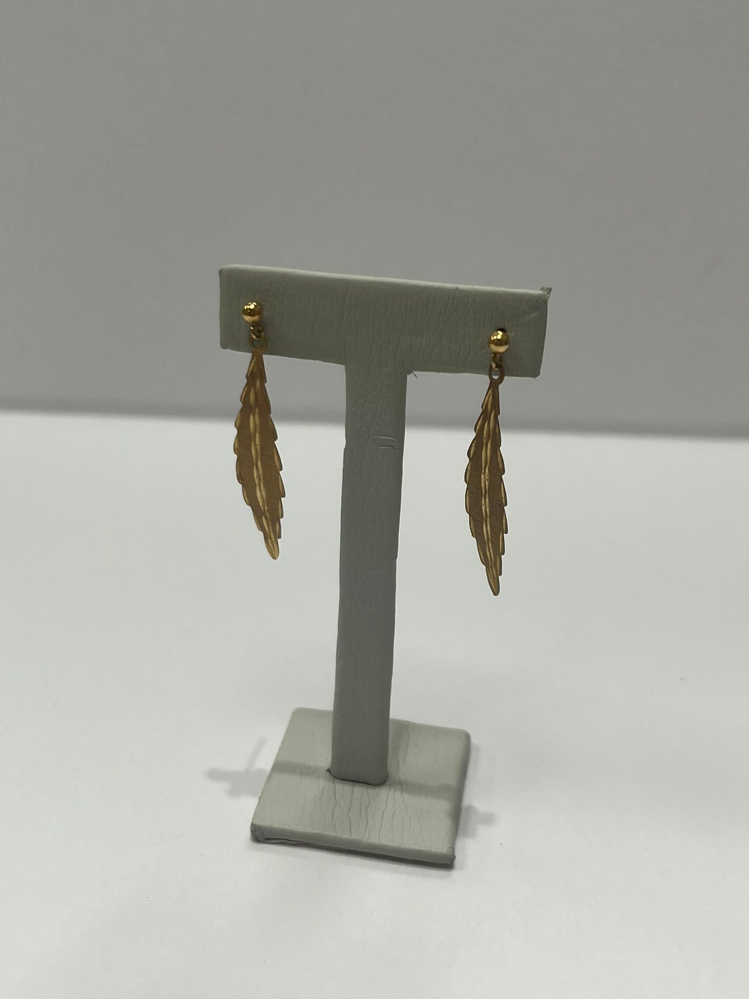 gold leaf earrings, 9ct gold earrings, drop earrings, pre-loved jewellery, second-hand gold earrings, XRF tested gold Yorkshire