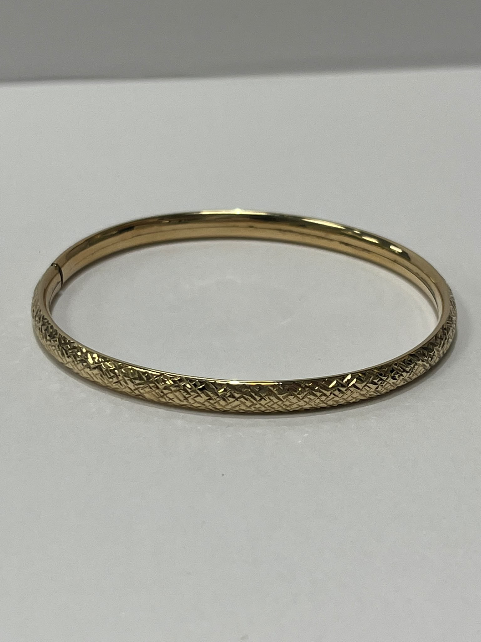 9k yellow gold engine turned bangle 6.5cm 5.6g vintage second piece bangle 