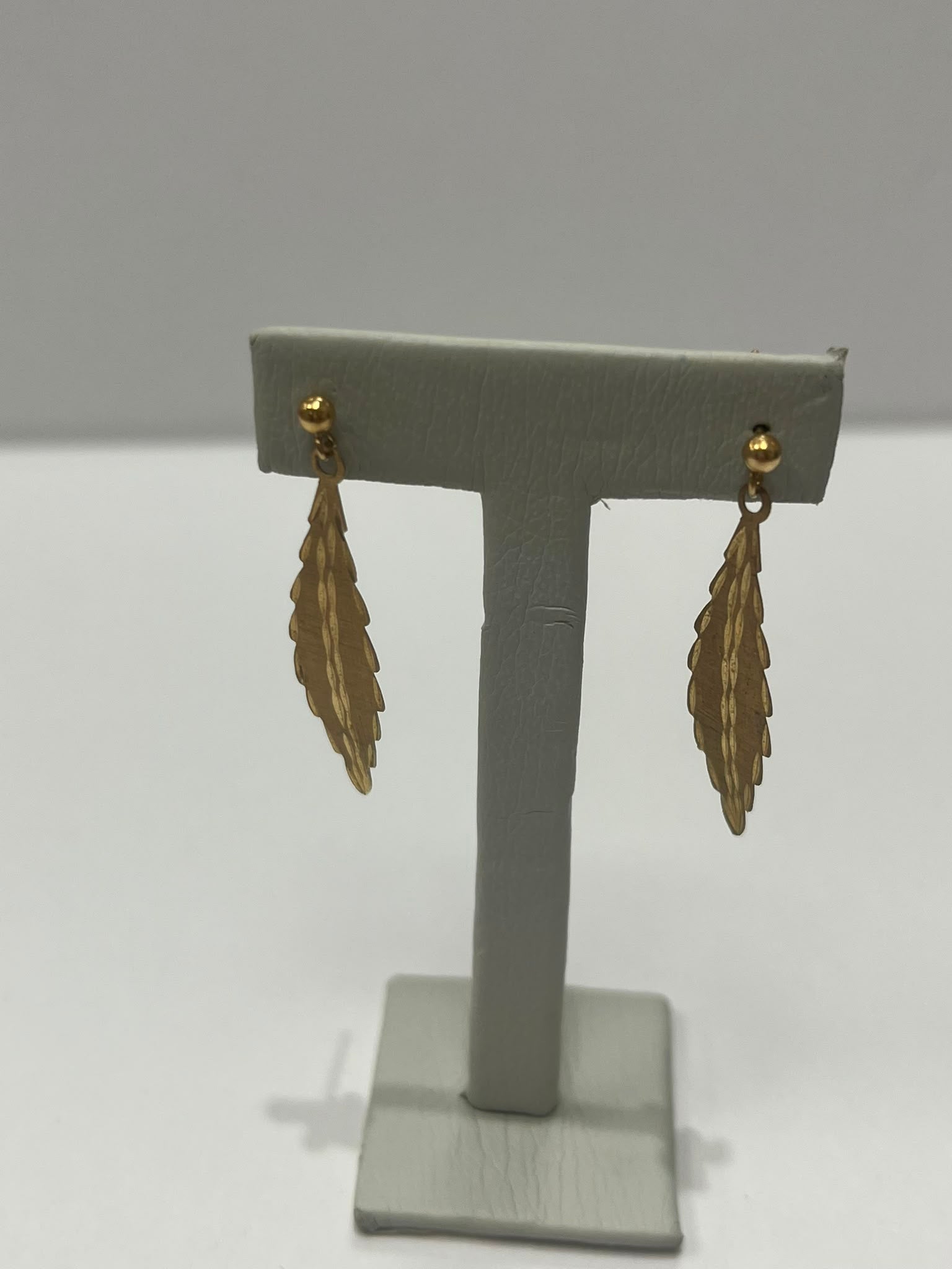 gold leaf earrings, 9ct gold earrings, drop earrings, pre-loved jewellery, second-hand gold earrings, XRF tested gold Yorkshire