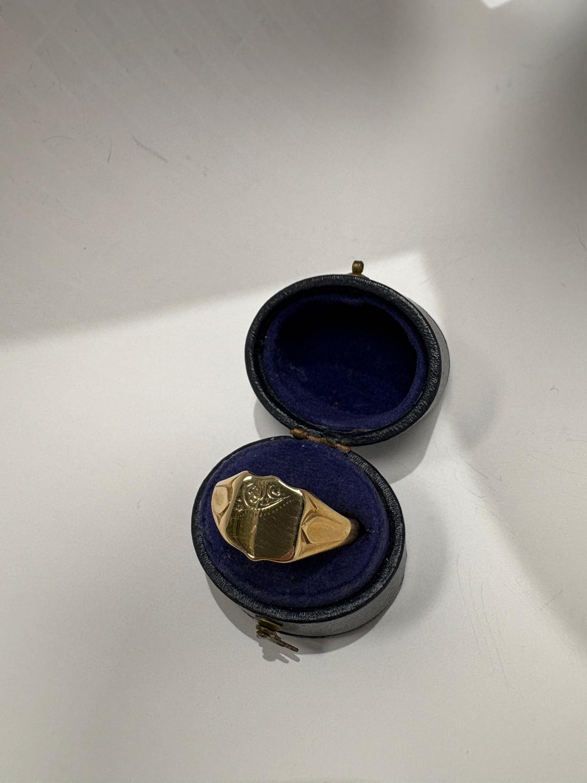 second hand 9k gold signet ring half engraved harrogate fogal and barnes