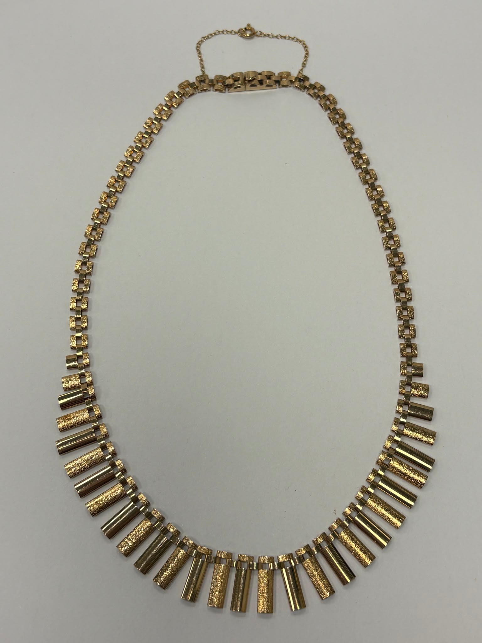 Vintage 1970s 9ct yellow gold graduating fringe necklace with alternating textured and polished cylindrical bars on a brick link chain with safety clasp, 20.50g, shown on white background, available at Fogal & Barnes Harrogate