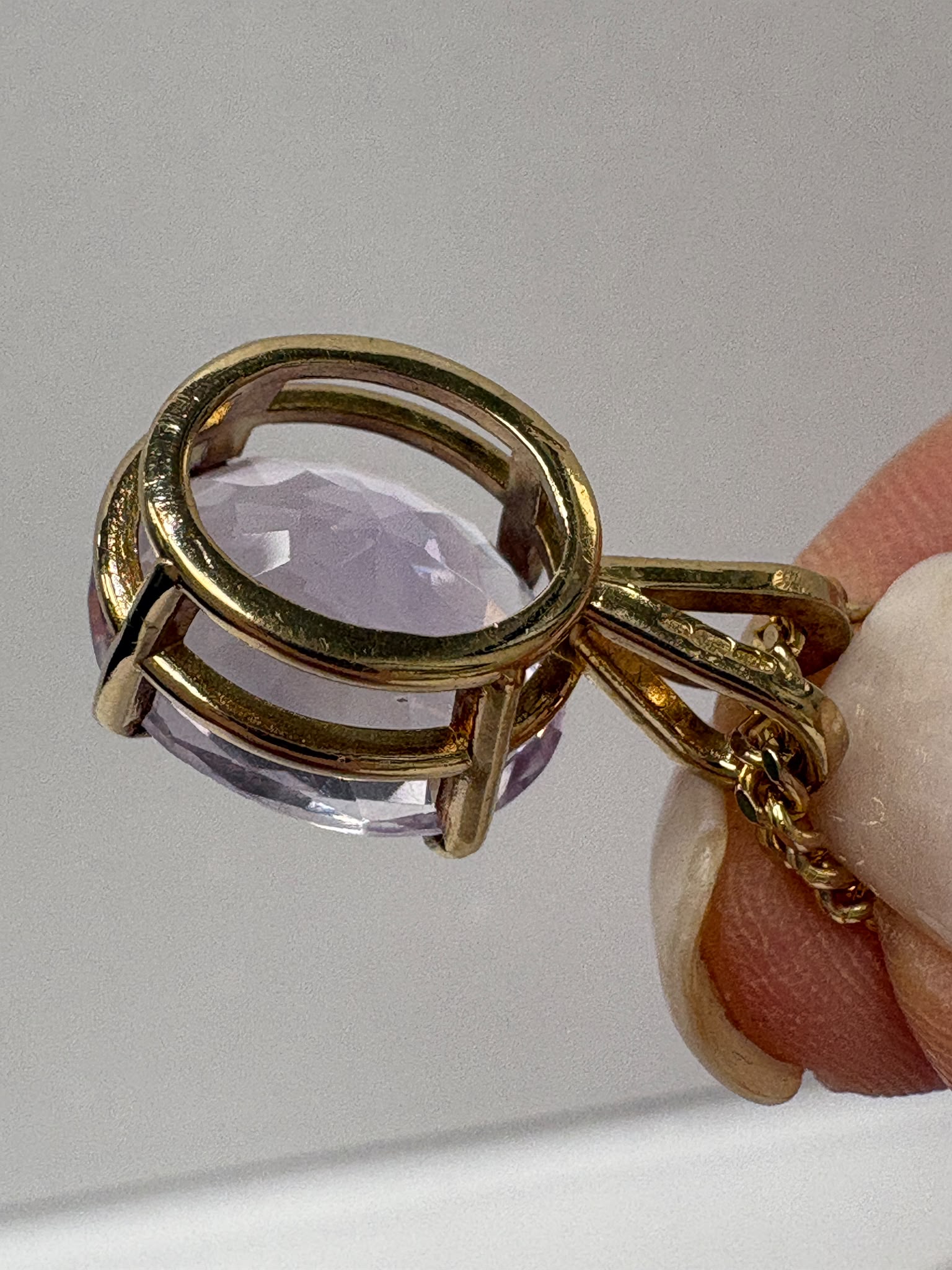 amethyst pendant necklace, natural amethyst gold pendant, 14ct gold amethyst pendant, 9ct gold curb chain, February birthstone necklace, pre-loved amethyst necklace UK, oval amethyst pendant Harrogate, amethyst and gold chain necklace
