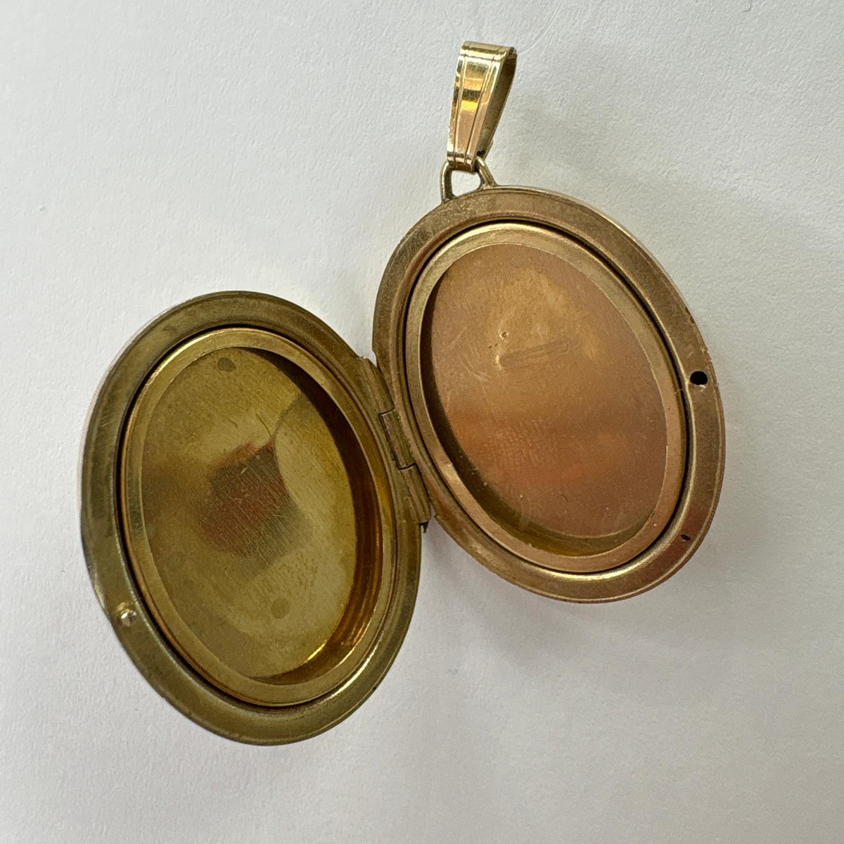 9ct gold locket, oval gold locket UK, engraved gold locket, photo locket gold, pre-loved gold locket, locket for mum, christening gift locket, second hand gold locket