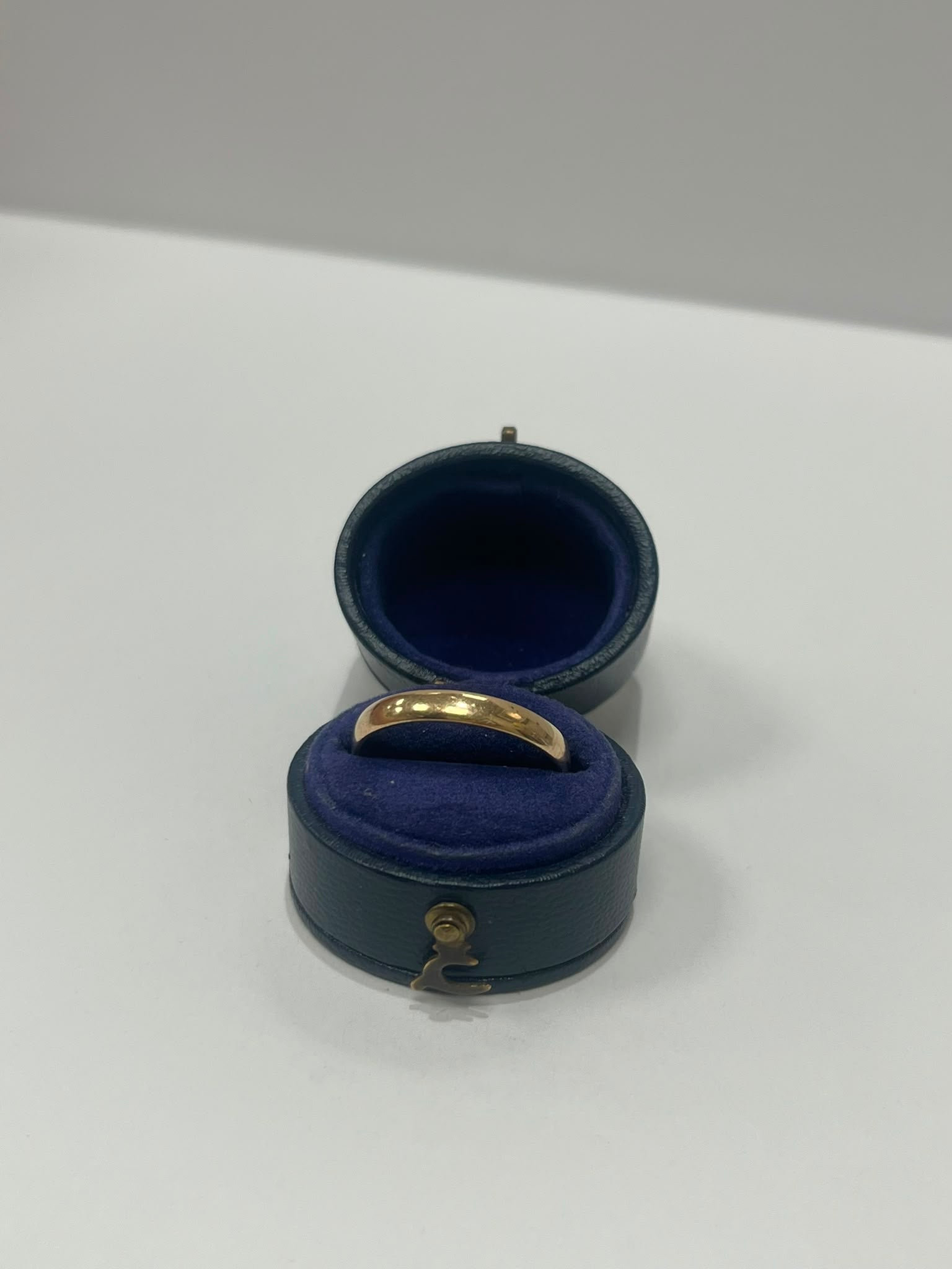 antique wedding band, 9ct gold ring, George V hallmark, Birmingham hallmark 1936, pre-loved jewellery, second-hand wedding band, antique gold ring Yorkshire