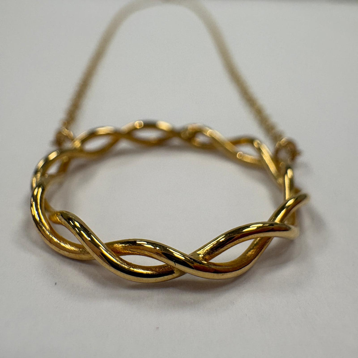 gold circle necklace, 9ct gold circle pendant, karma circle necklace, eternity circle necklace UK, twisted gold necklace, layering necklace gold, pre-loved gold necklace, gift necklace for her