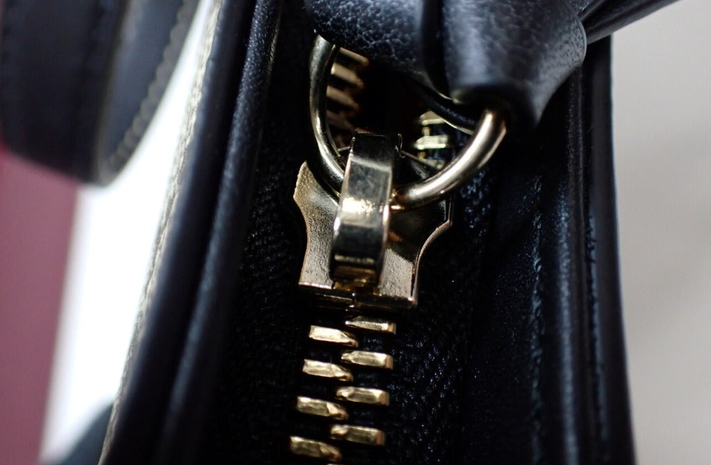 Gucci GG Supreme shoulder bag, pre-loved Gucci bag UK, small Gucci shoulder bag, second hand Gucci handbag, Gucci monogram bag, Gucci pochette, preowned designer handbag UK, Gucci bag with box