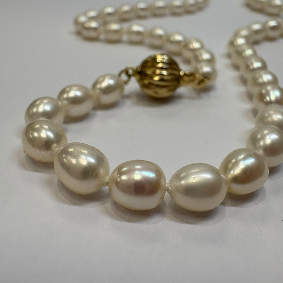graduated pearl necklace, freshwater pearl necklace UK, bridal pearl necklace, white pearl necklace, pre-loved pearl necklace, princess length pearl necklace, pearl necklace gold clasp, wedding pearl necklace