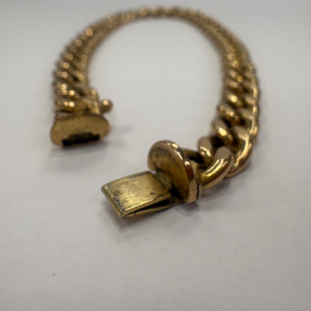 9ct gold curb bracelet, men's gold curb bracelet UK, pre-loved gold bracelet, second hand gold bracelet, gold bracelet for him, 9ct gold bracelet 8.5 inch, solid gold curb bracelet, unisex gold bracelet