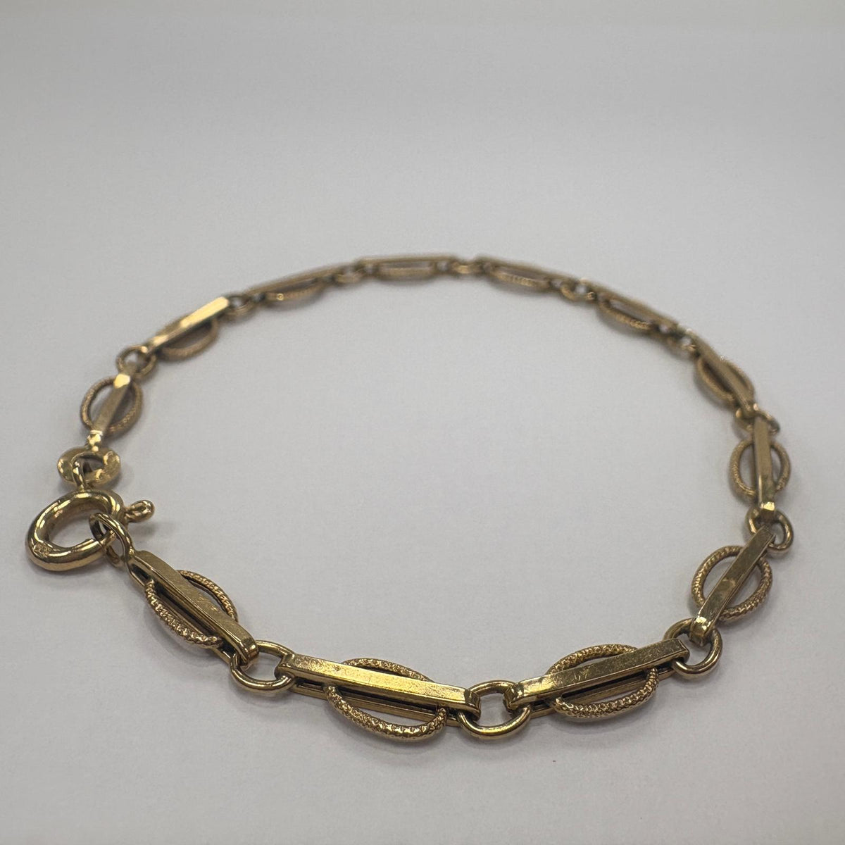 vintage gold bracelet UK, 9ct gold fancy link bracelet, pre-loved gold bracelet, vintage 9ct gold bracelet, second hand gold bracelet, gold bar link bracelet, retro gold bracelet, stacking gold bracelet