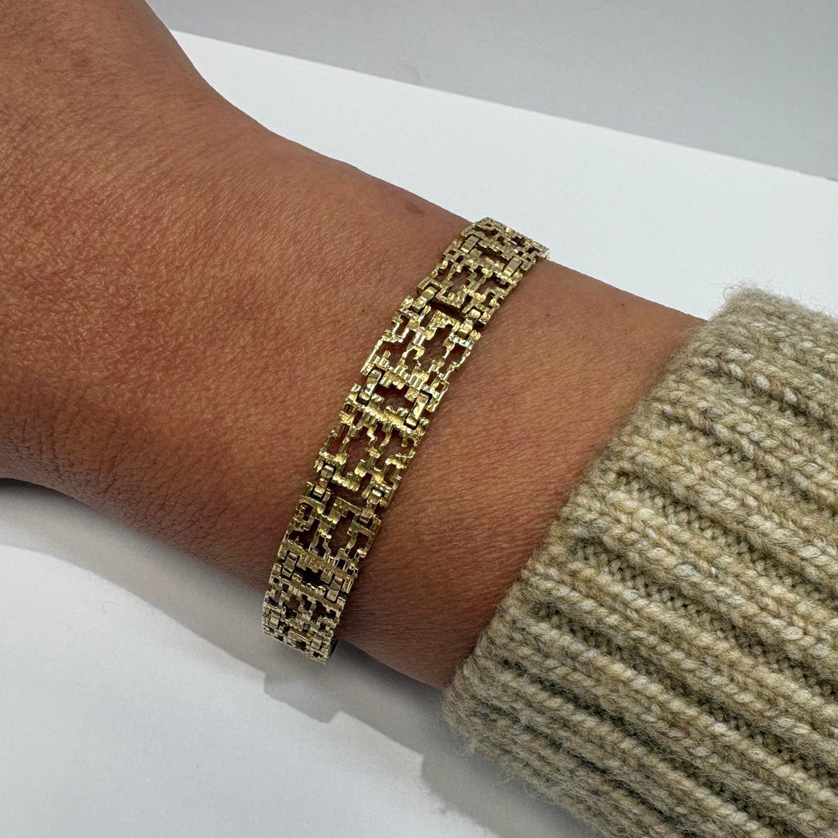 vintage 1970s gold bracelet, brutalist gold bracelet, modernist gold bracelet UK, 9ct gold panel bracelet, vintage textured gold bracelet, pre-loved gold bracelet, retro gold bracelet, statement gold bracelet