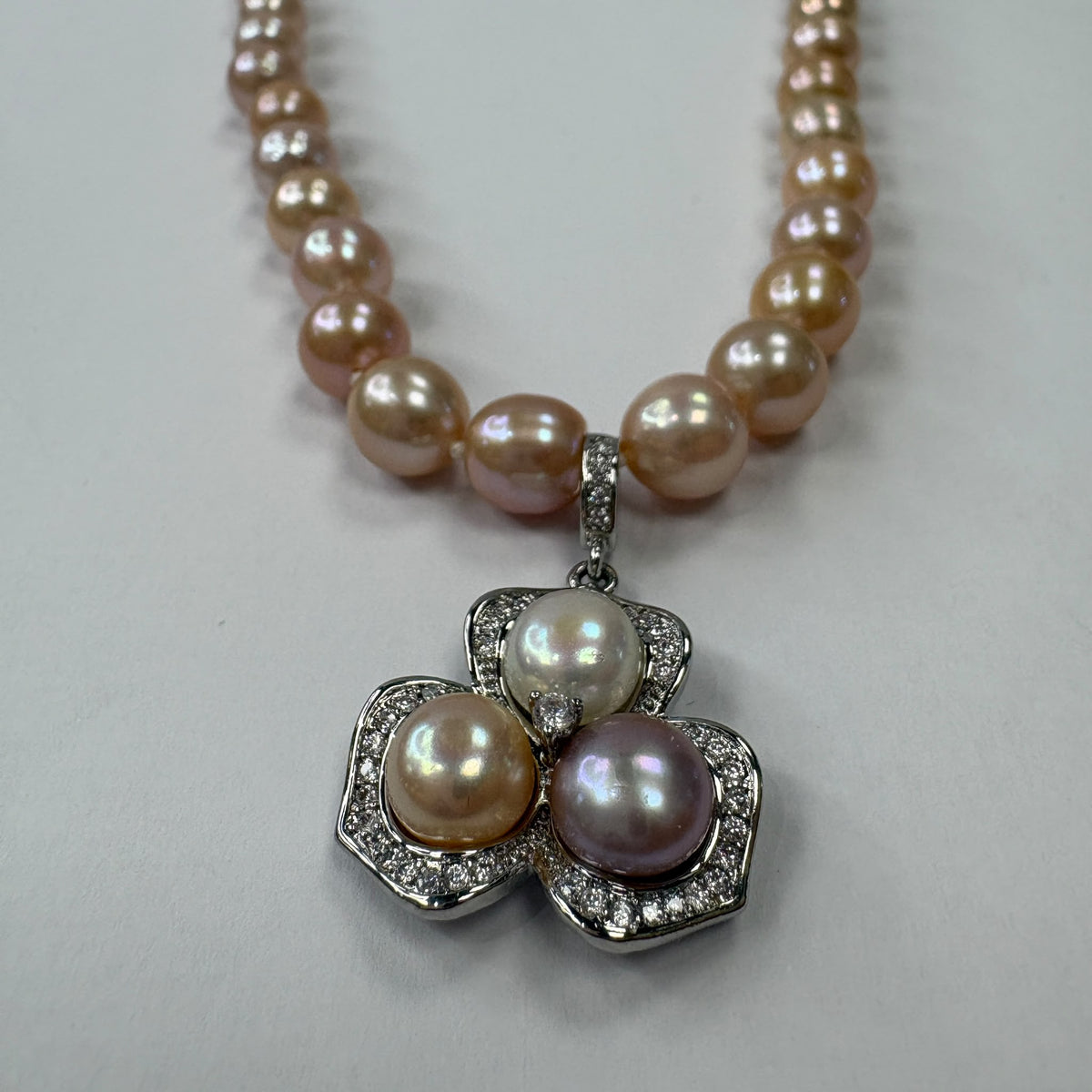 peach pearl necklace, pink pearl necklace UK, freshwater pearl pendant necklace, silver pearl pendant, pearl flower pendant, pearl necklace with pendant, pre-loved pearl necklace, pearl gift for her