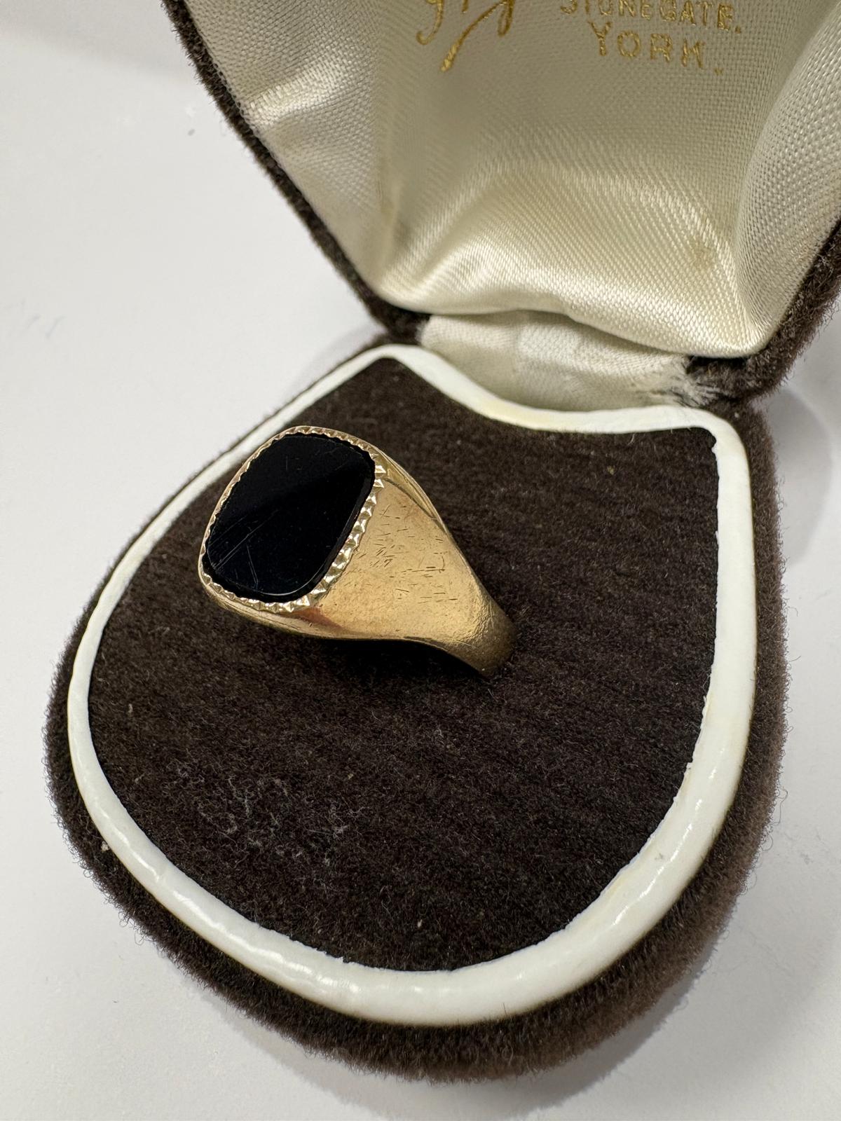 9k Yellow gold signet ring onyx vintage ring harrogate jewellers 