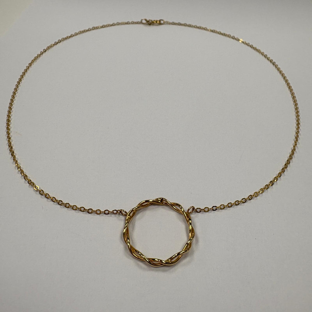 gold circle necklace, 9ct gold circle pendant, karma circle necklace, eternity circle necklace UK, twisted gold necklace, layering necklace gold, pre-loved gold necklace, gift necklace for her