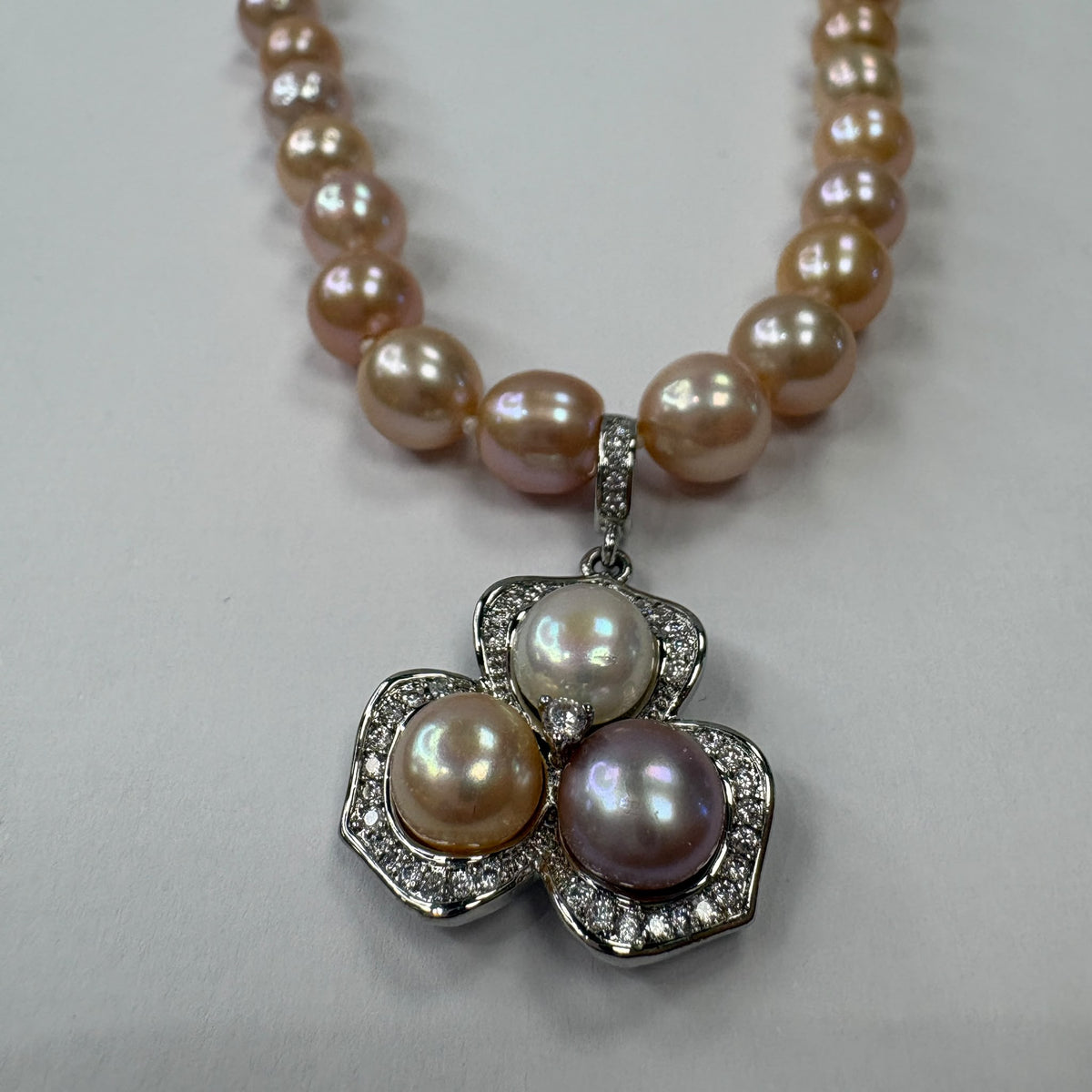 peach pearl necklace, pink pearl necklace UK, freshwater pearl pendant necklace, silver pearl pendant, pearl flower pendant, pearl necklace with pendant, pre-loved pearl necklace, pearl gift for her