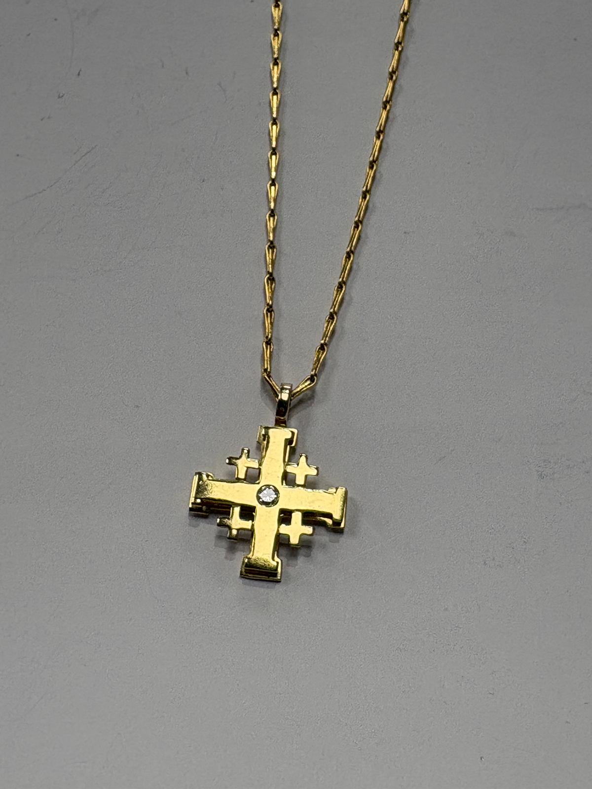 Pre-loved 18ct yellow gold Jerusalem Cross pendant with white stone centre on torpedo link chain, 44cm