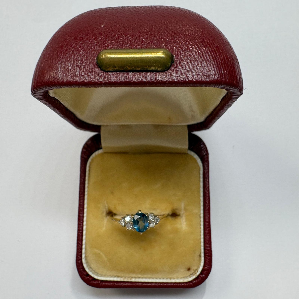 Harrogate Jewellers 9ct gold blue topaz ring · pre-loved diamond cluster ring · London blue topaz ring UK · second hand 9ct gold ring · hallmarked topaz and diamond ring · blue topaz cluster ring size I · pre-owned gold gemstone ring UK · affordable diamond cluster ring