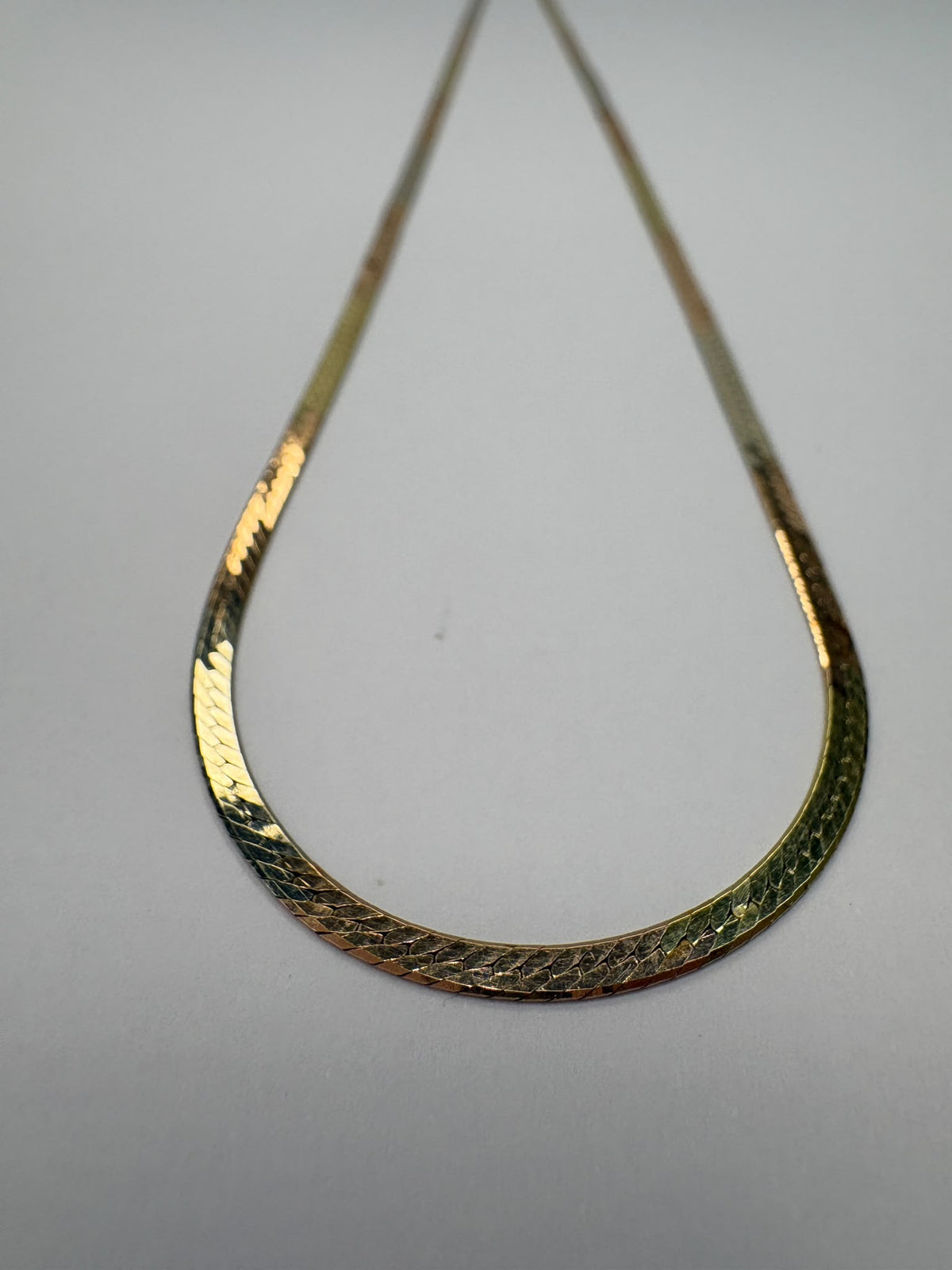 Harrogate Jewellers Second hand three tone gold necklace, herringbone chain necklace, pre-loved 14ct gold chain, second hand tri-colour gold necklace, flat herringbone necklace