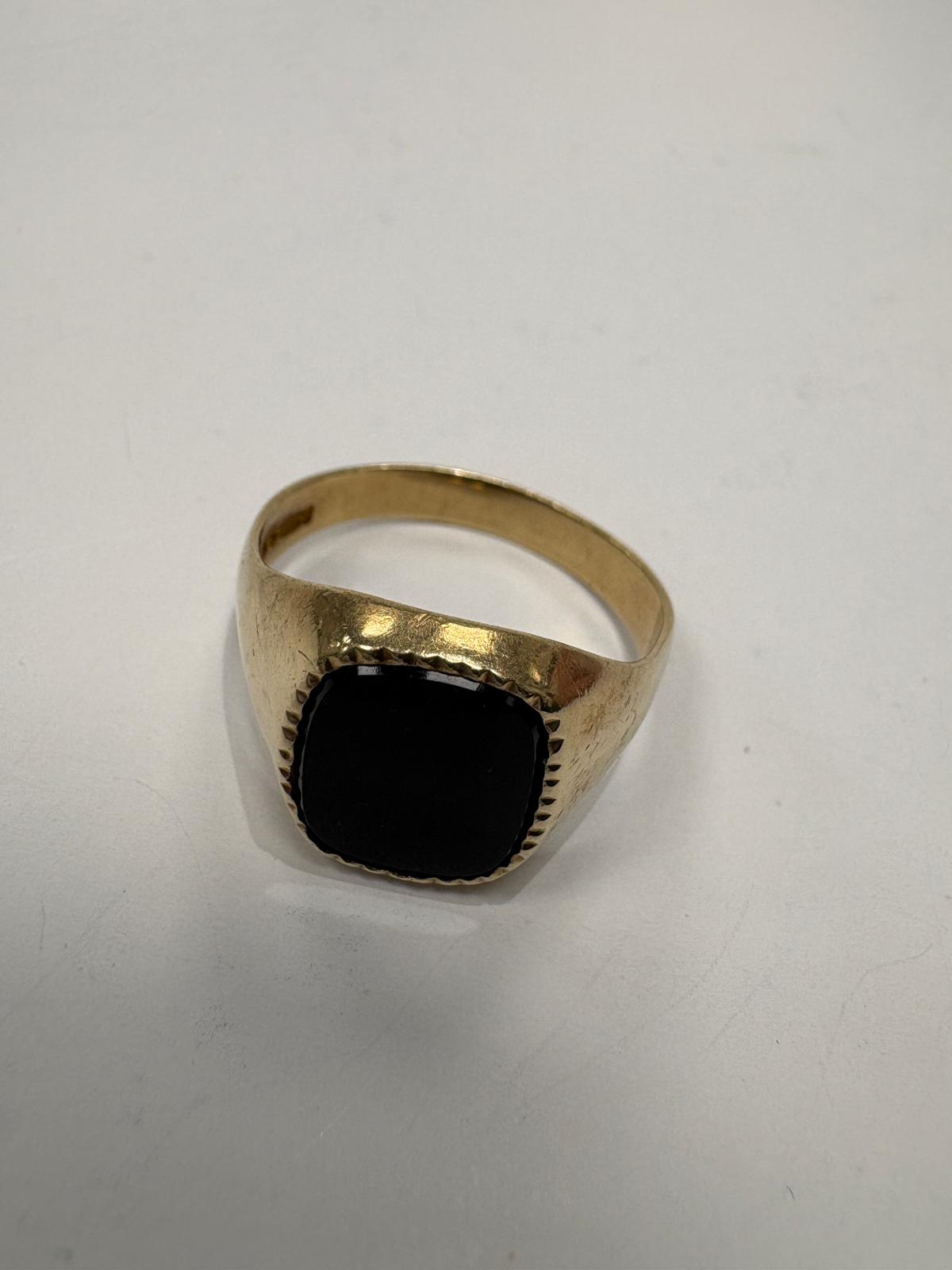 9k yellow gold Signet ring onyx black mens size W Harrogate jewellers 