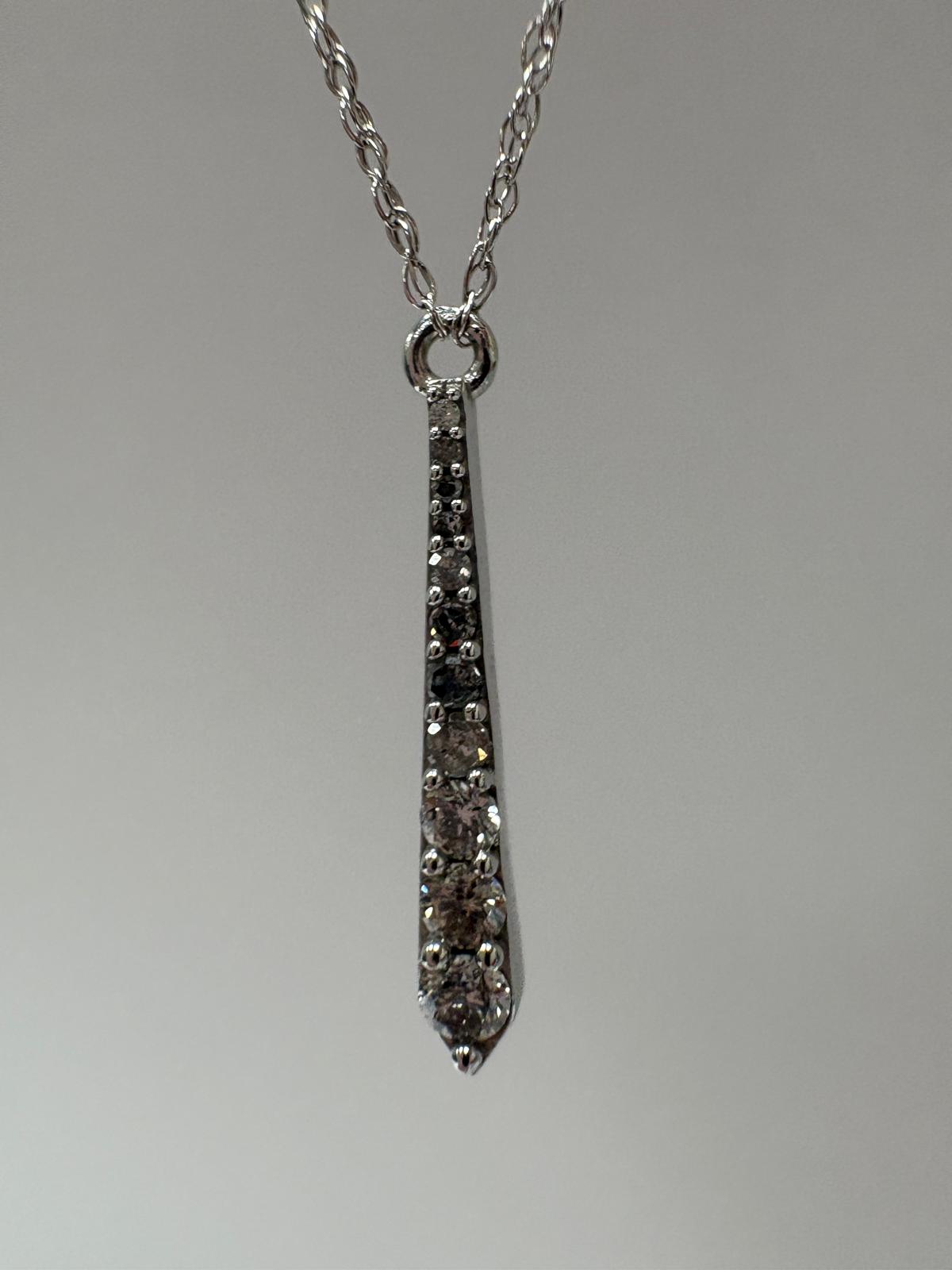 pre-loved diamond pendant, second hand white gold necklace, diamond drop pendant, pre-owned gold necklace UK, 9ct white gold pendant