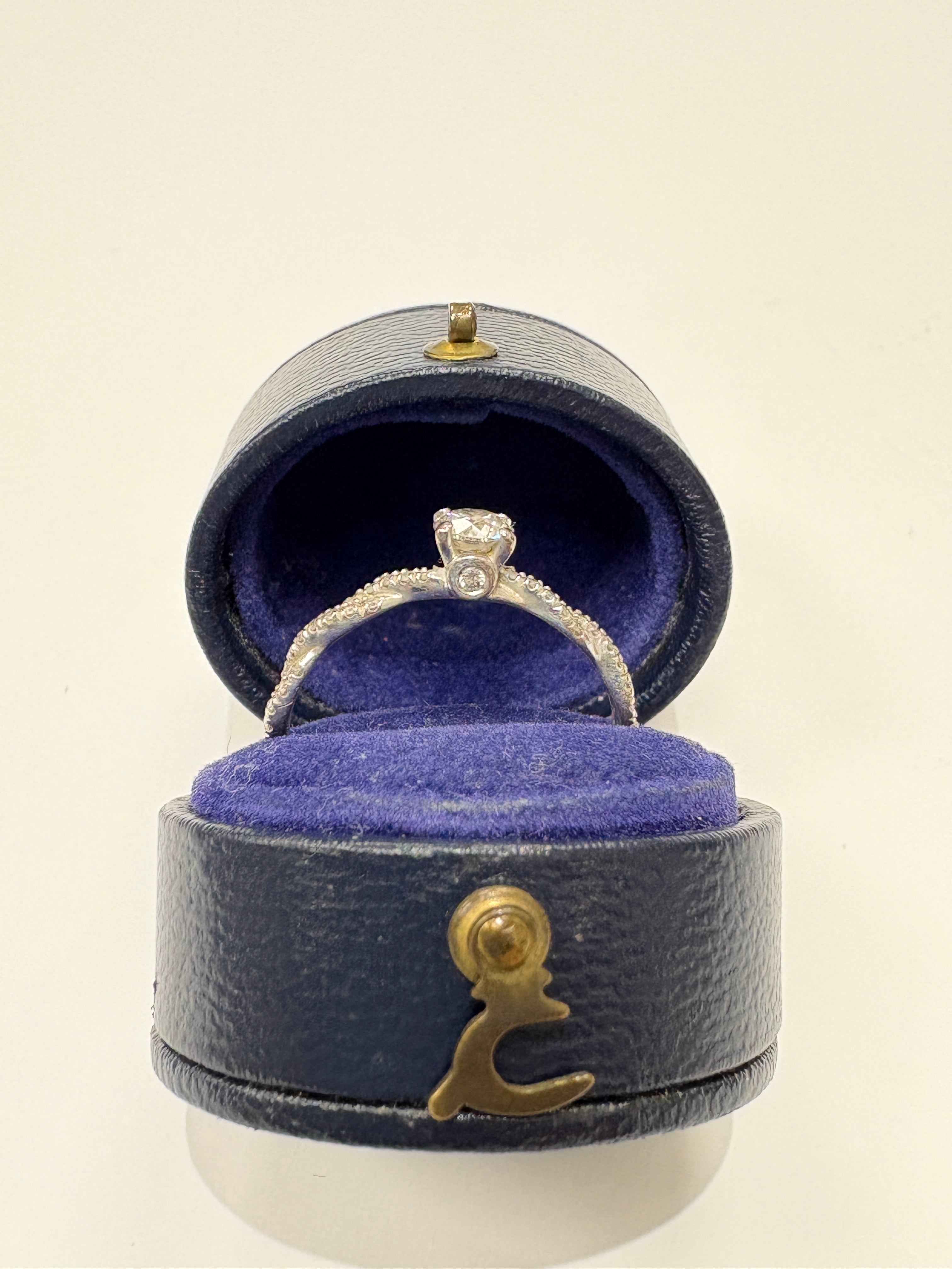 Pre-Loved 18ct White Gold 0.30ct Round Diamond Ring – Size O