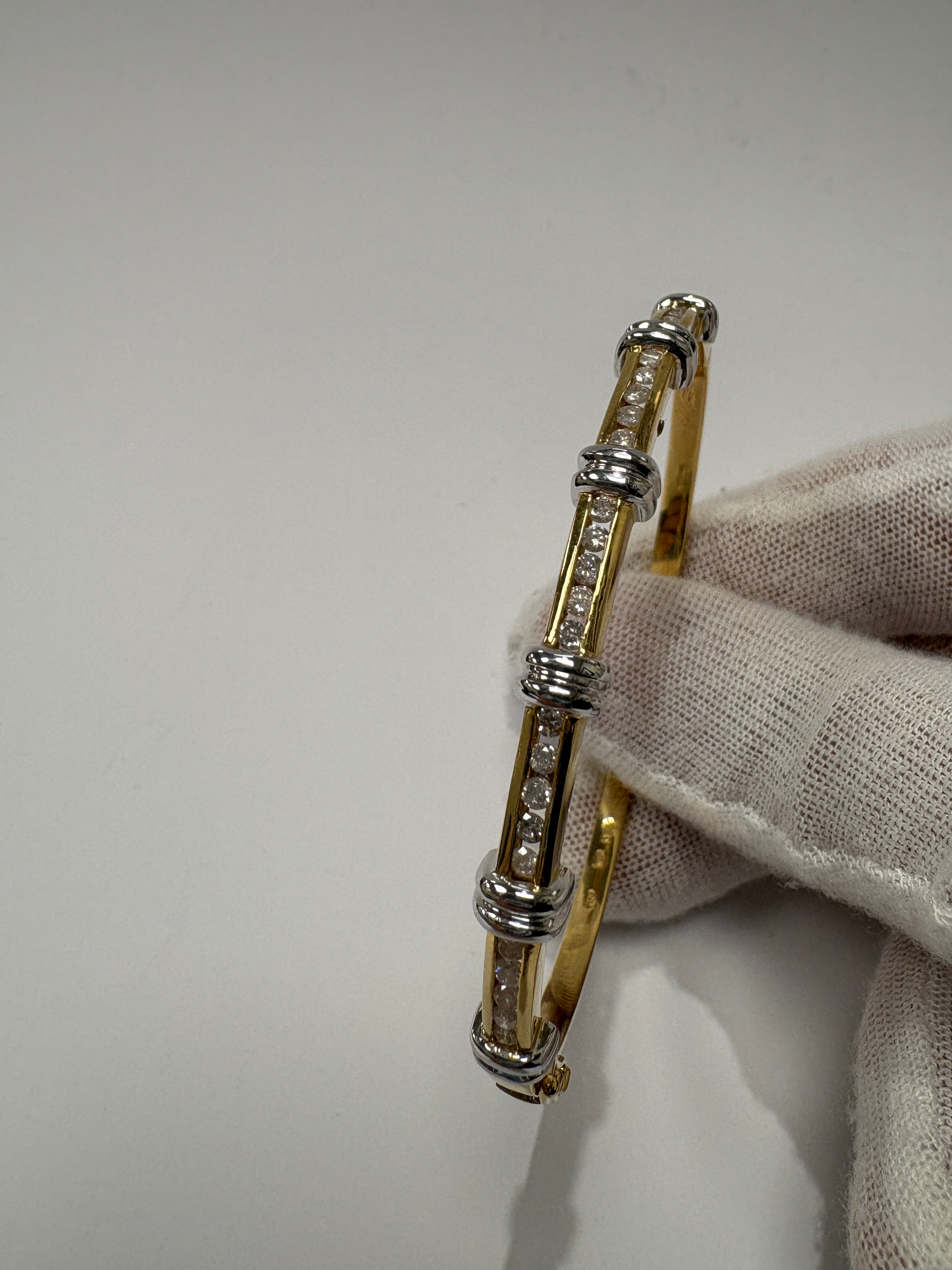 Pre-Loved 18ct Yellow & White Gold Diamond Hinged Bangle – 0.75ct