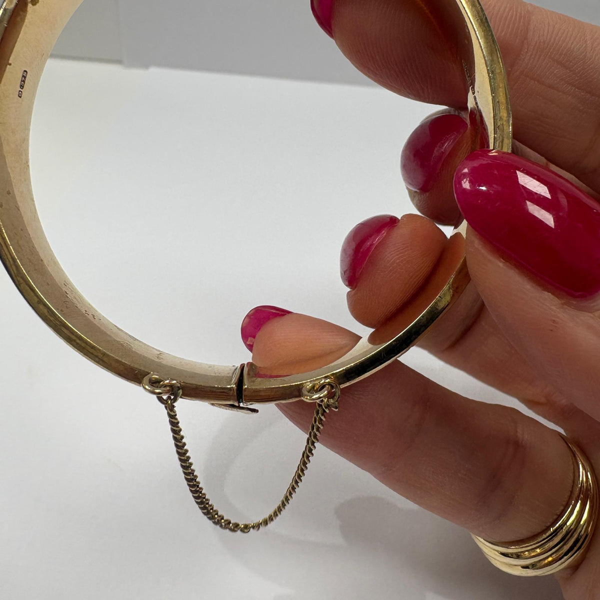 vintage gold bangle UK, bark effect bangle, 1970s gold bangle, 9ct gold hinged bangle, 1973 birth year gift, textured gold bangle, vintage 9ct gold bracelet, gold bangle with safety chain