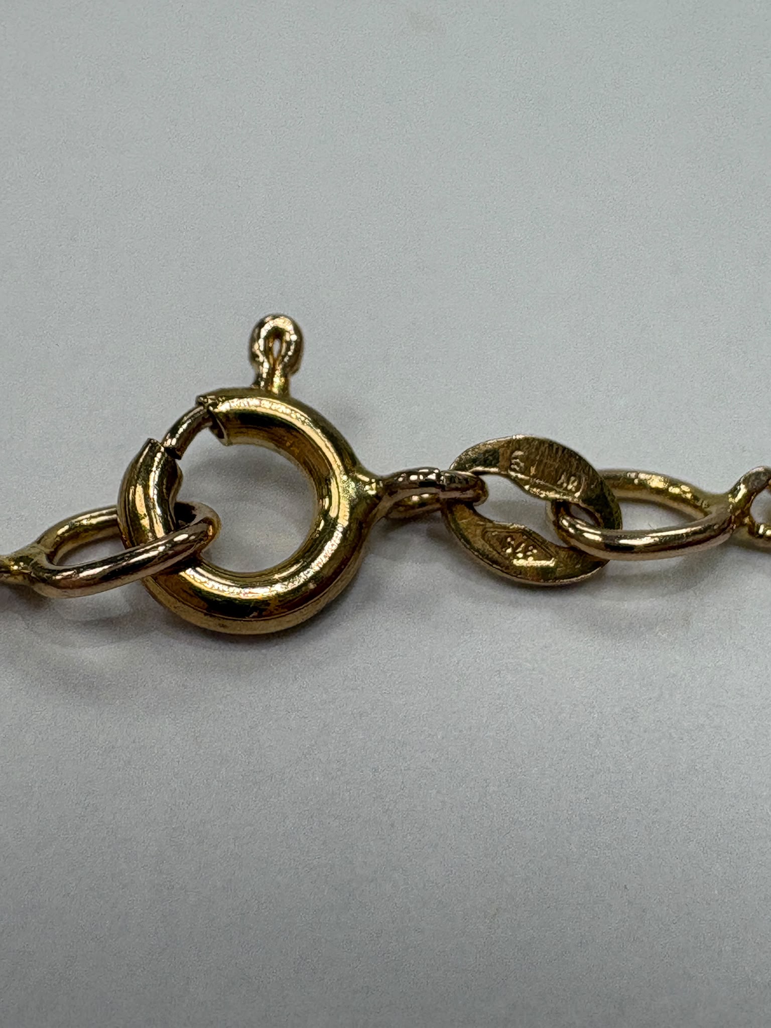 amethyst pendant necklace, natural amethyst gold pendant, 14ct gold amethyst pendant, 9ct gold curb chain, February birthstone necklace, pre-loved amethyst necklace UK, oval amethyst pendant Harrogate, amethyst and gold chain necklace