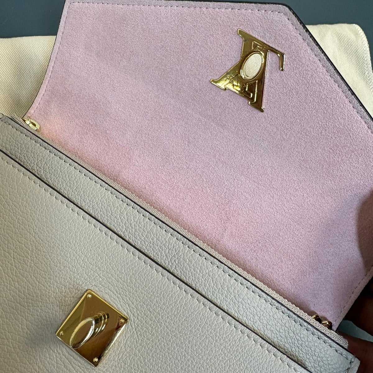 second ahnd handbag Louis Vuitton Mylockme Chain Pochette, Greige Leather