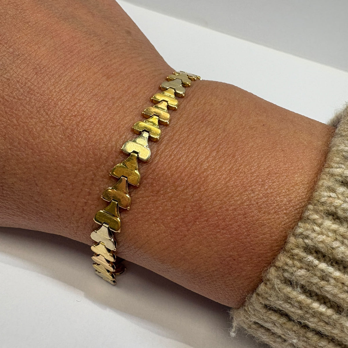 18ct gold heart bracelet, tri-colour gold bracelet, heart link bracelet UK, pre-loved 18ct gold bracelet, anniversary bracelet gold, rose gold heart bracelet, three colour gold bracelet, second hand gold bracelet