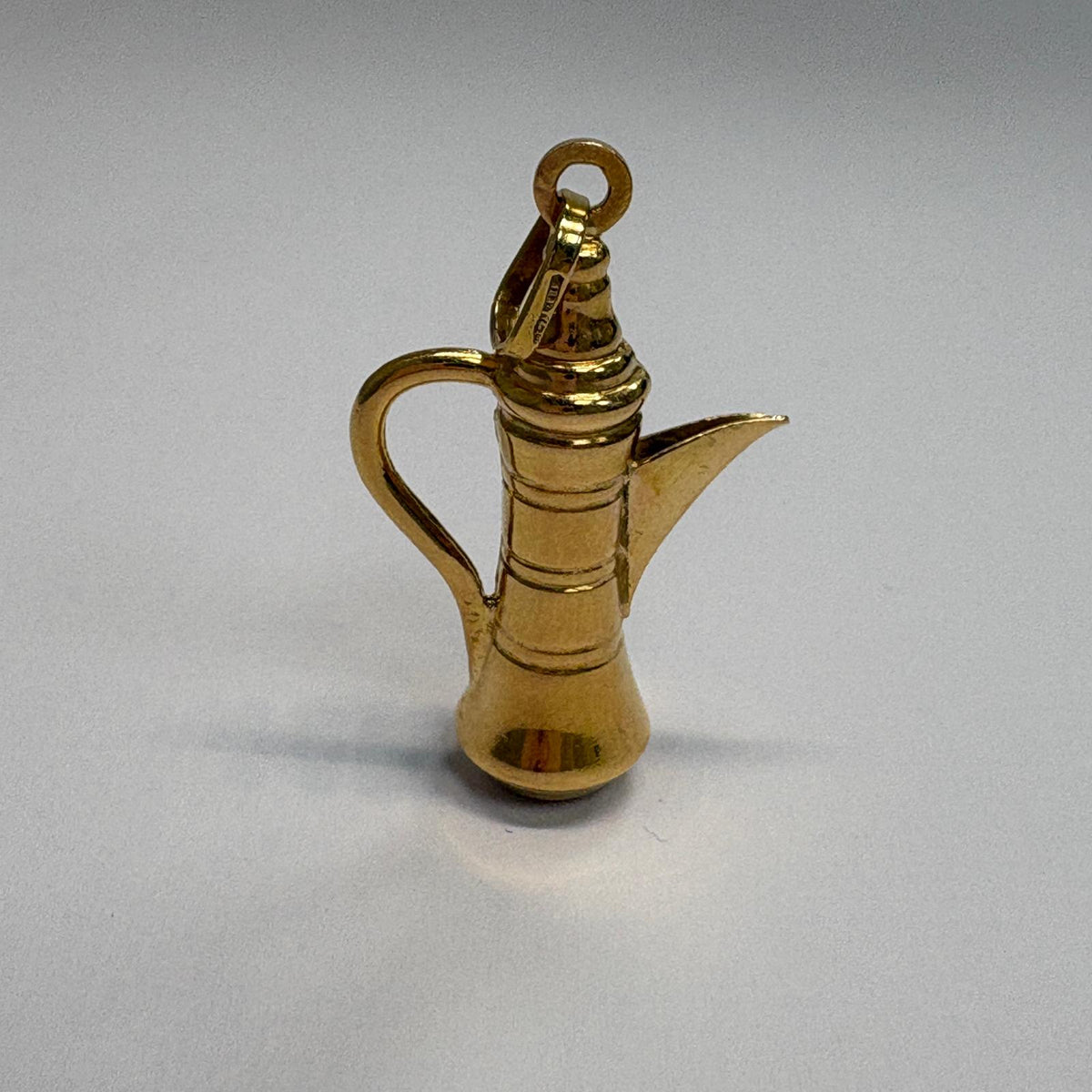 dallah pendant, Arabic coffee pot charm, 18ct gold charm, gold dallah necklace, Middle Eastern jewellery UK, Eid gift gold, gold coffee pot pendant, pre-loved gold charm