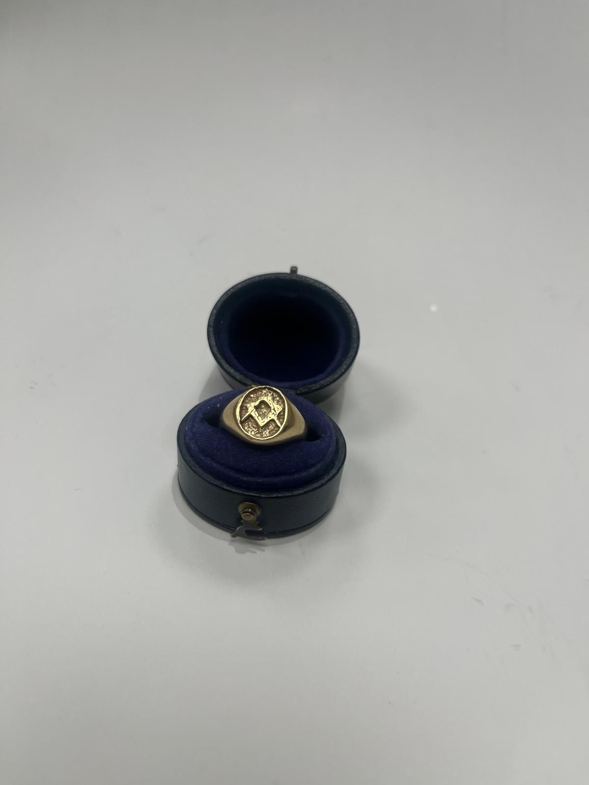 Vintage 9ct gold Masonic signet ring showing worn square and compasses engraving final