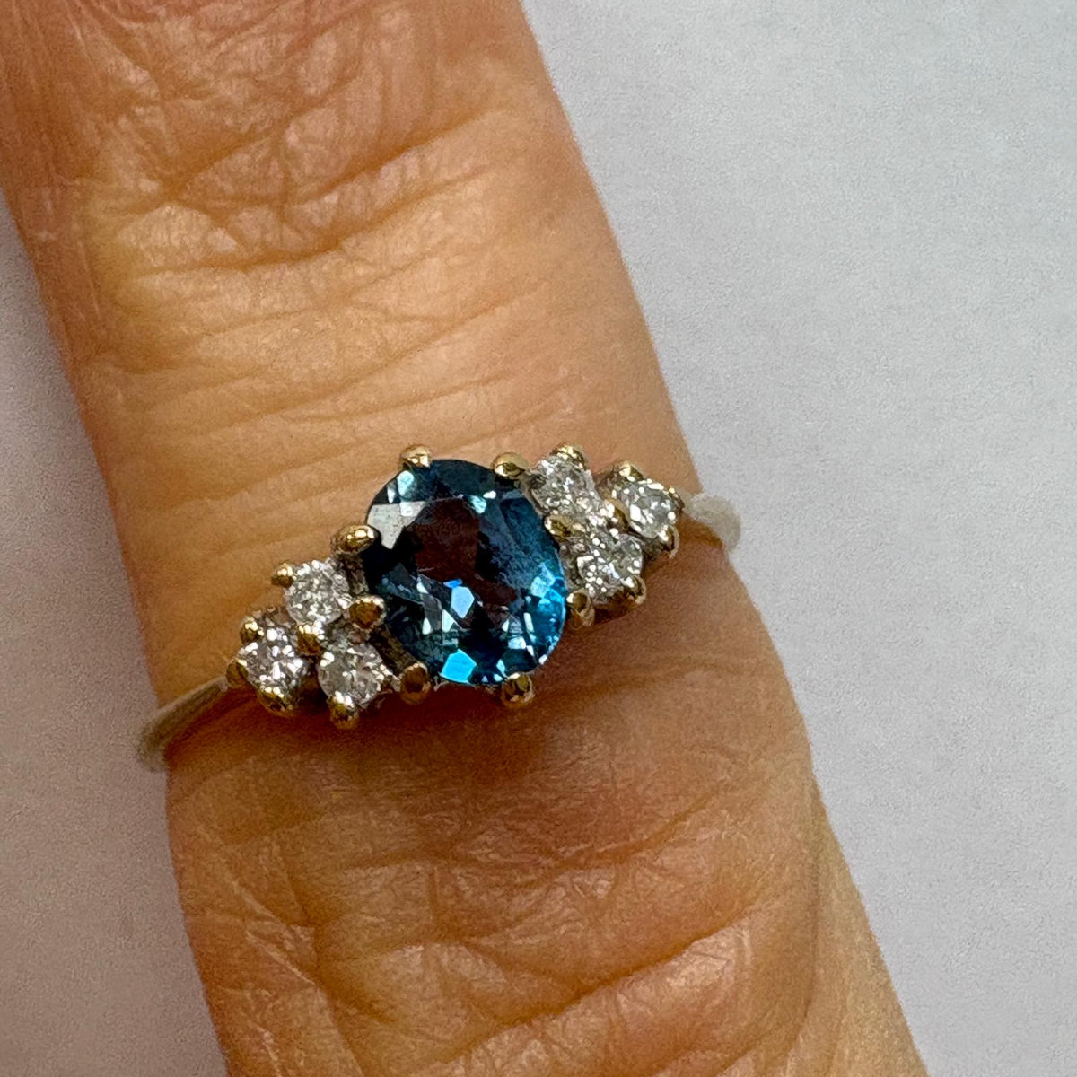 Harrogate Jewellers UK 9ct gold blue topaz ring · pre-loved diamond cluster ring · London blue topaz ring UK · second hand 9ct gold ring · hallmarked topaz and diamond ring · blue topaz cluster ring size I · pre-owned gold gemstone ring UK · affordable diamond cluster ring