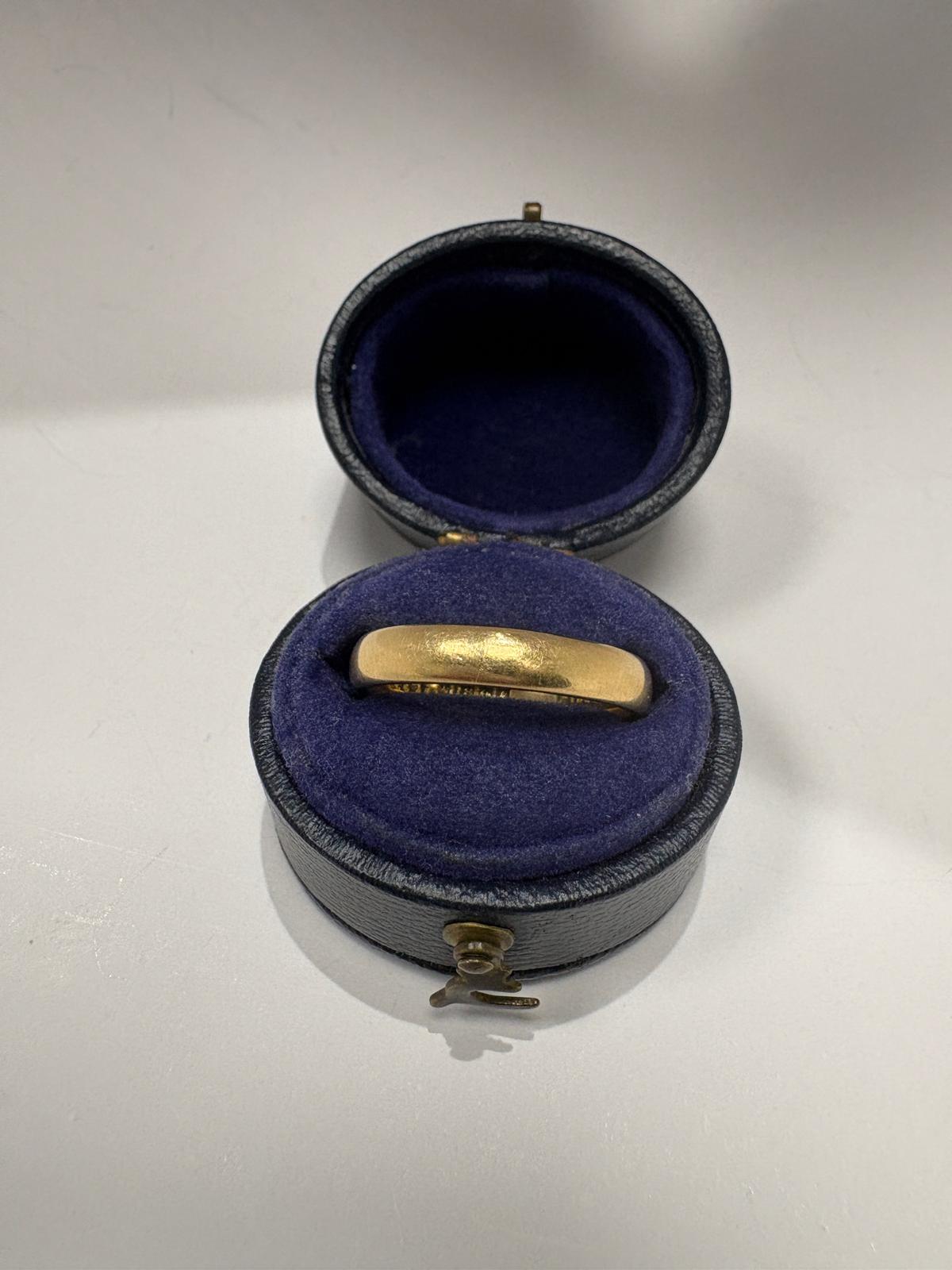18k yellow gold wedding ring second hand harrogate jewellers 