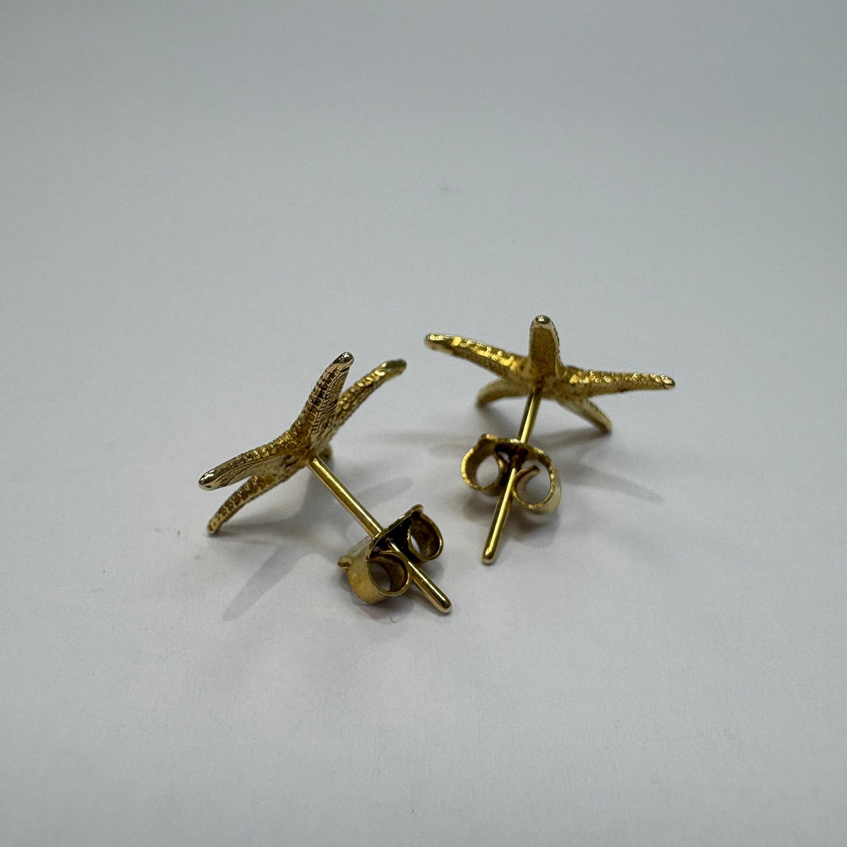 gold starfish earrings, 14ct gold stud earrings, starfish stud earrings UK, pre-loved gold earrings, seaside jewellery, gold novelty earrings, second hand gold earrings, gift earrings gold