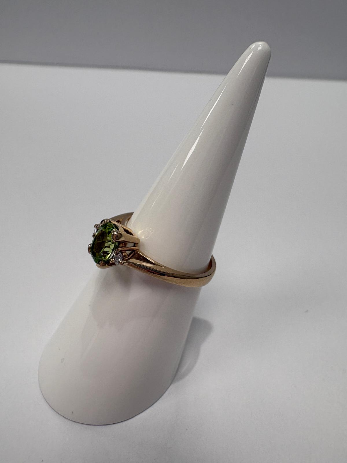 pre-loved gold ring, second hand 9ct gold ring, vintage green stone ring, antique gold ring Harrogate, second hand jewellery Yorkshire