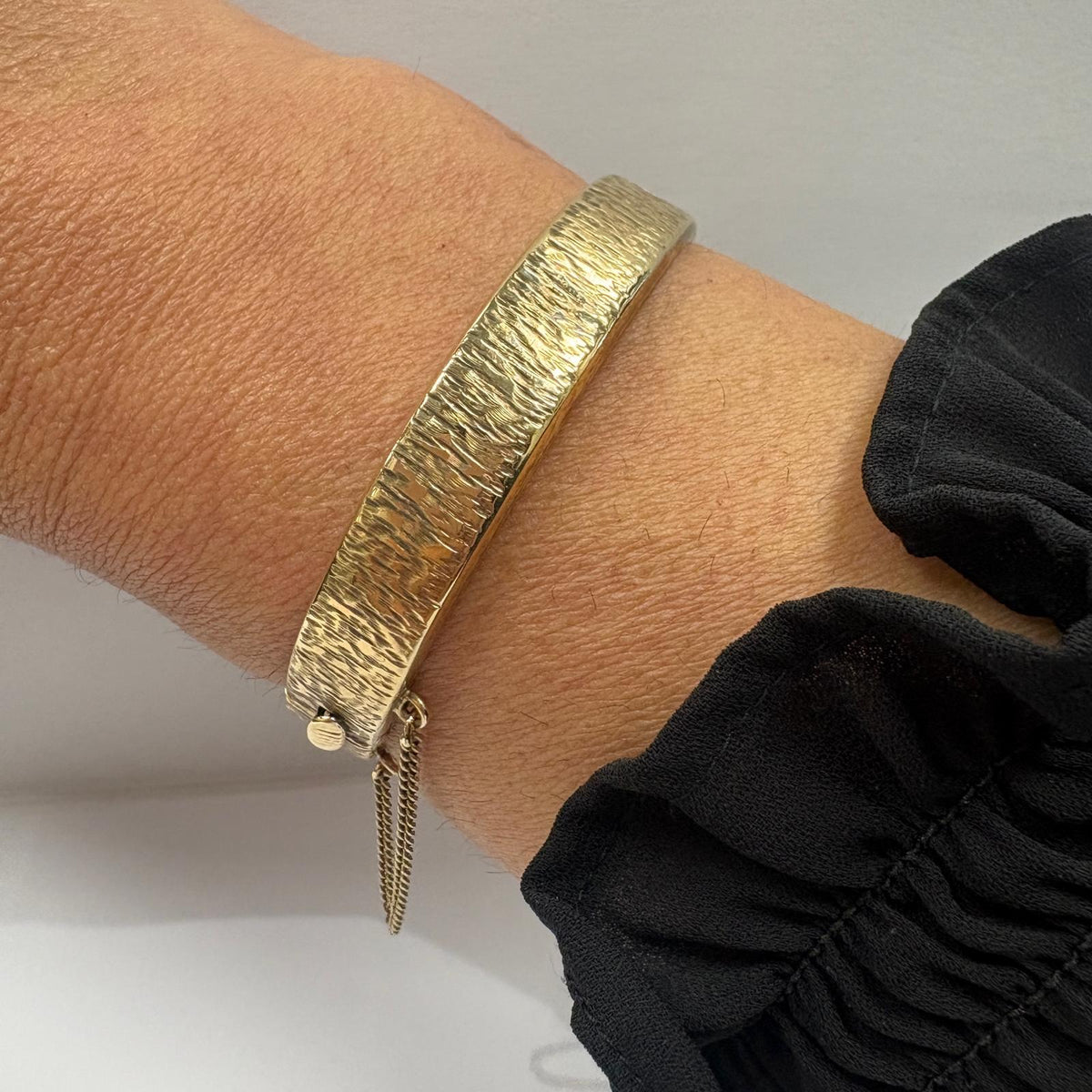 vintage gold bangle UK, bark effect bangle, 1970s gold bangle, 9ct gold hinged bangle, 1973 birth year gift, textured gold bangle, vintage 9ct gold bracelet, gold bangle with safety chain