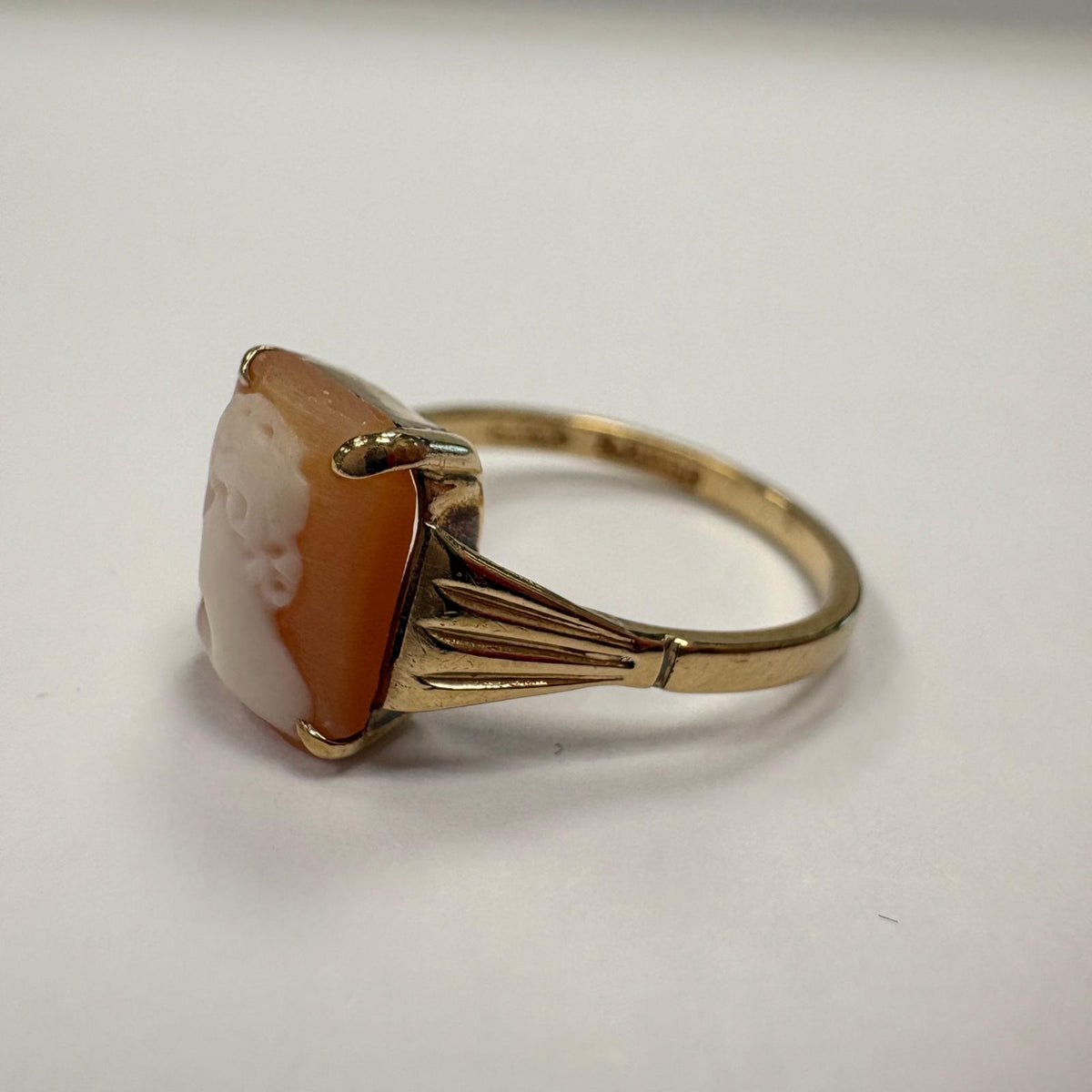 vintage cameo ring, rectangular cameo ring, 9ct gold cameo ring, shell cameo ring UK, Art Deco style cameo ring, pre-loved cameo ring, classical cameo ring, second hand cameo ring